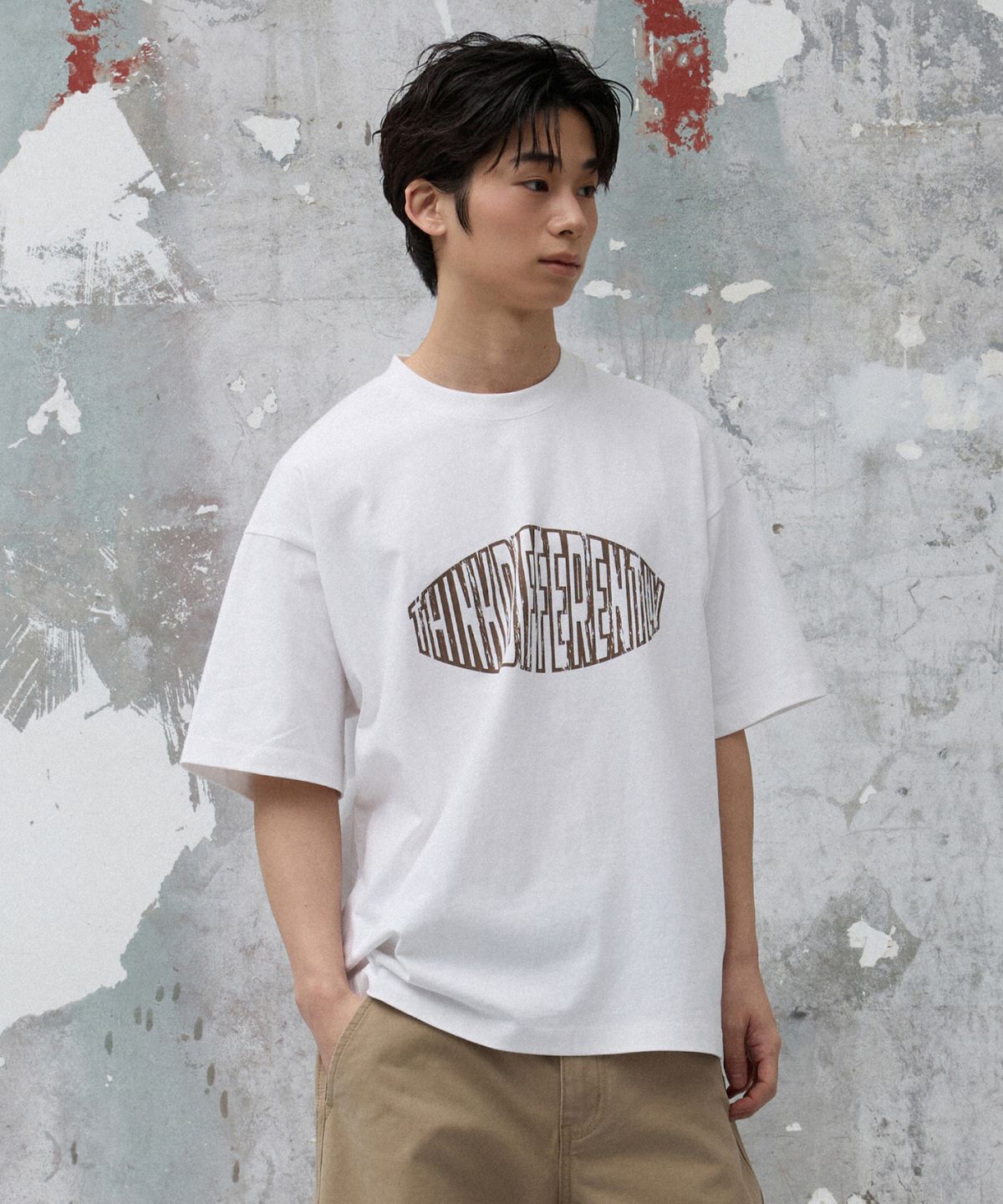 에이지오디(AGOD) TD 빈티지 로고 하프 티셔츠 [화이트]