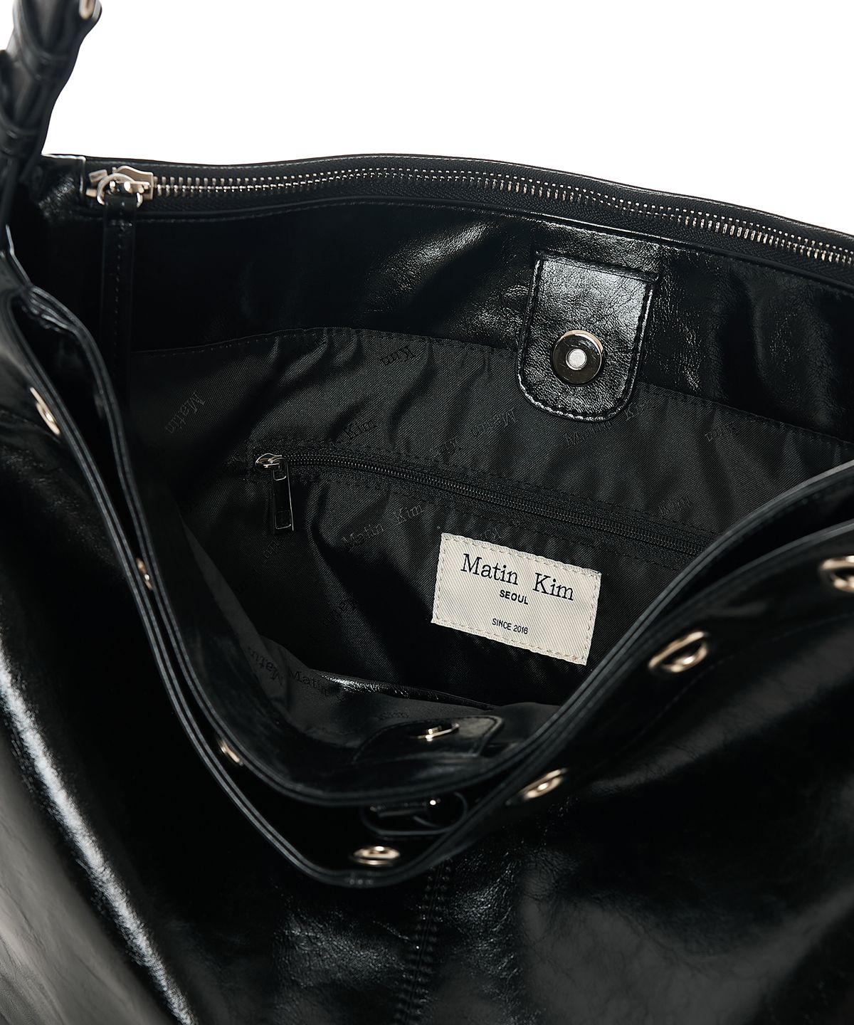 마뗑킴(MATIN KIM) MATIN EYELET POINT LAYERED BIG SHOULDER BAG IN BLACK