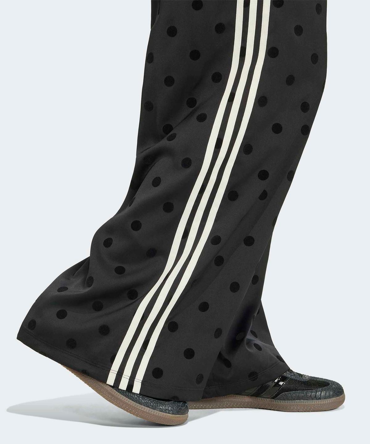 아디다스(ADIDAS) 새틴 폴카 닷 와이드 레그 팬츠 - 블랙 / KV1169