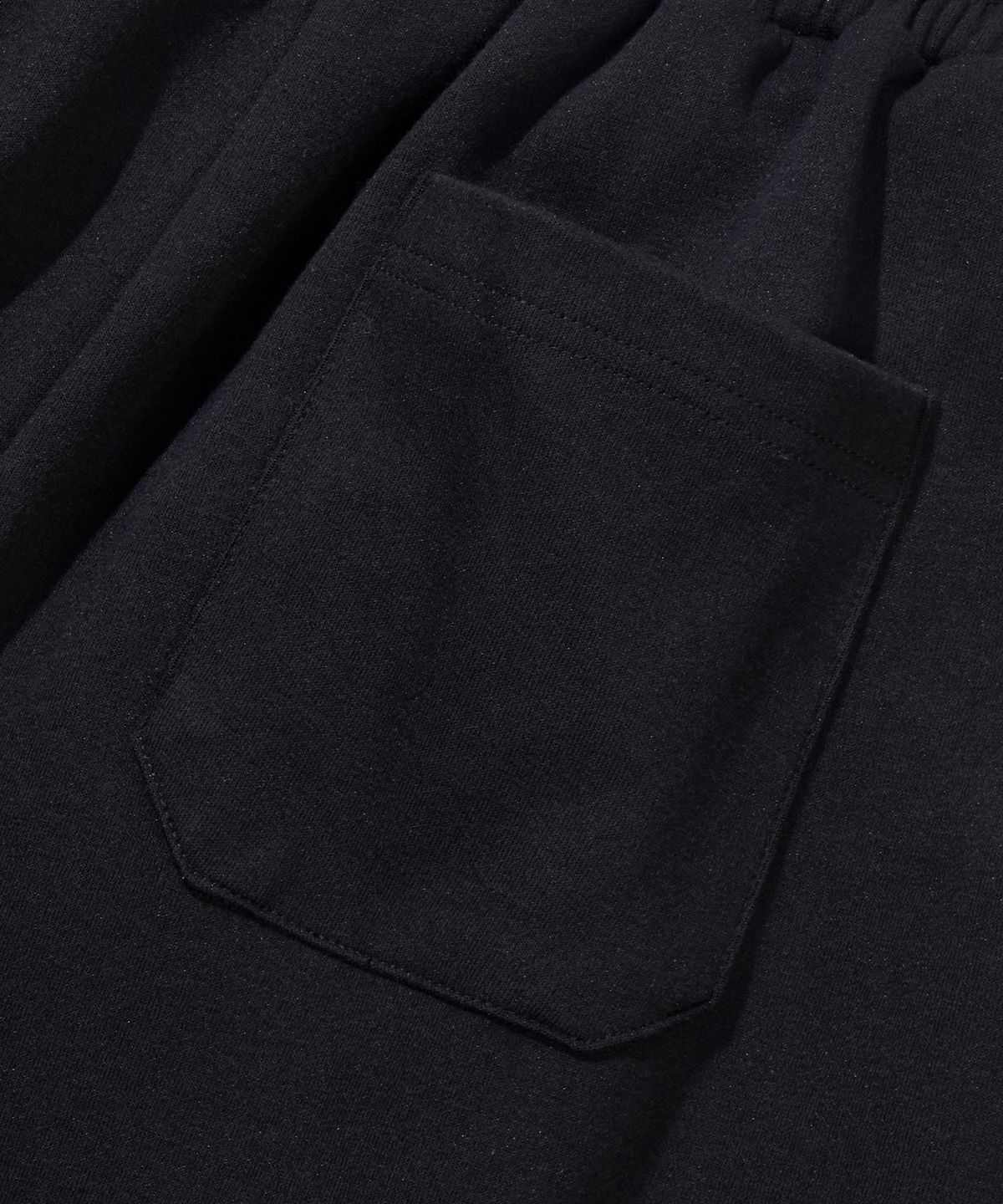 에이지오디(AGOD) 사이드 턱 스웨트 버뮤다 팬츠 [블랙]