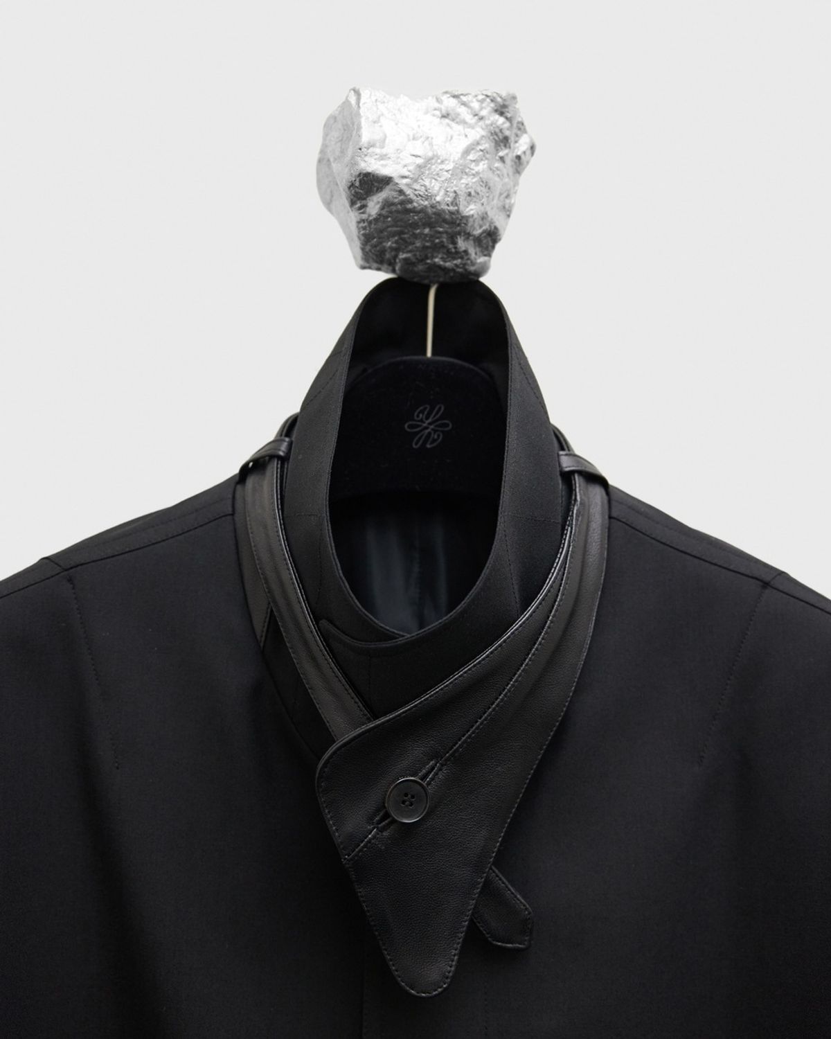 유스(YOUTH) Fine Wool Maxi Coat - Black