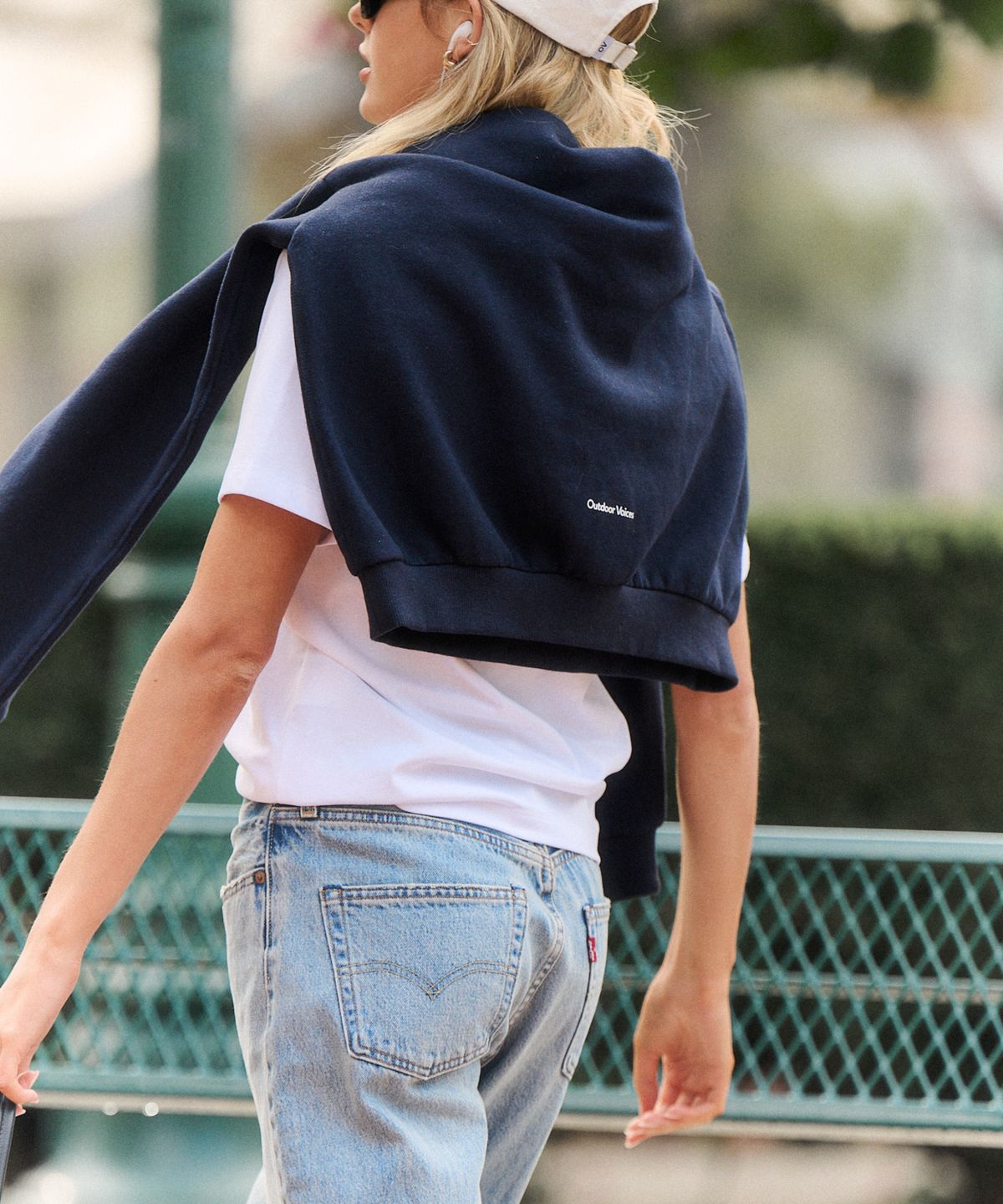 아웃도어 보이스(OUTDOOR VOICES) OV LOGO SWEATSHIRT (NAVY)