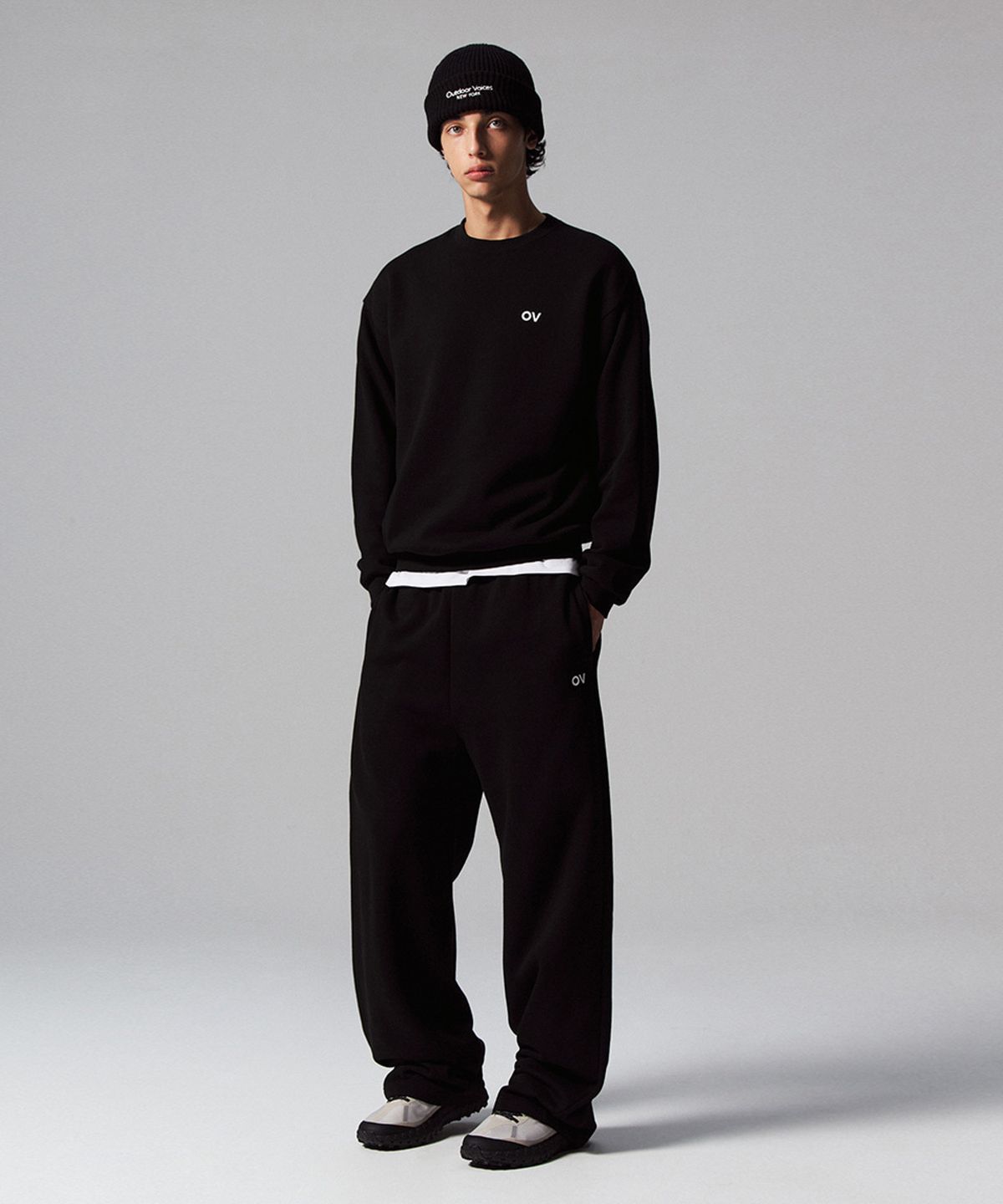 아웃도어 보이스(OUTDOOR VOICES) OV LOGO SWEATPANTS (BLACK)
