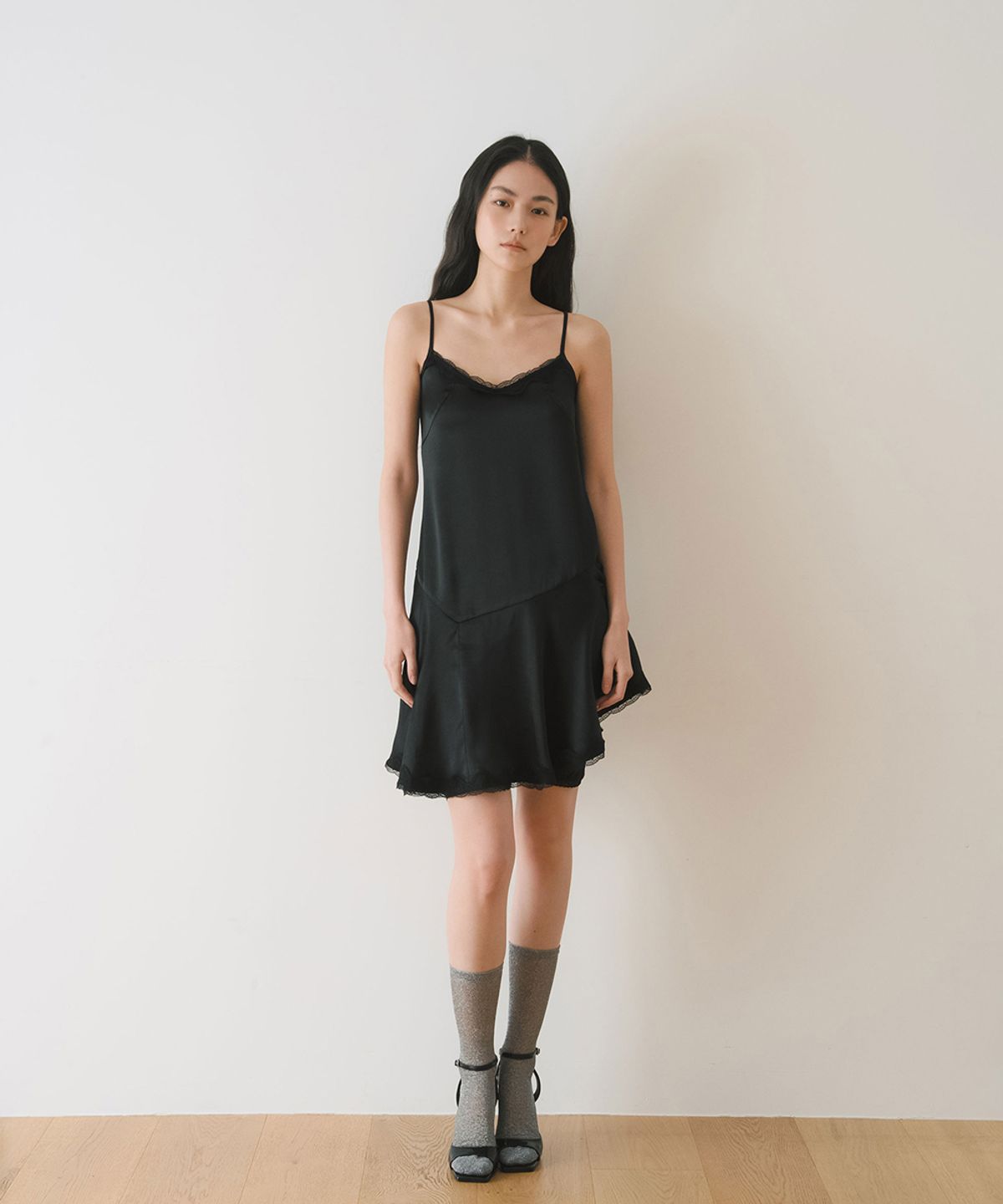 이어닝(YEARNING) LACE SHIRRING SLIP MINI DRESS, BLACK