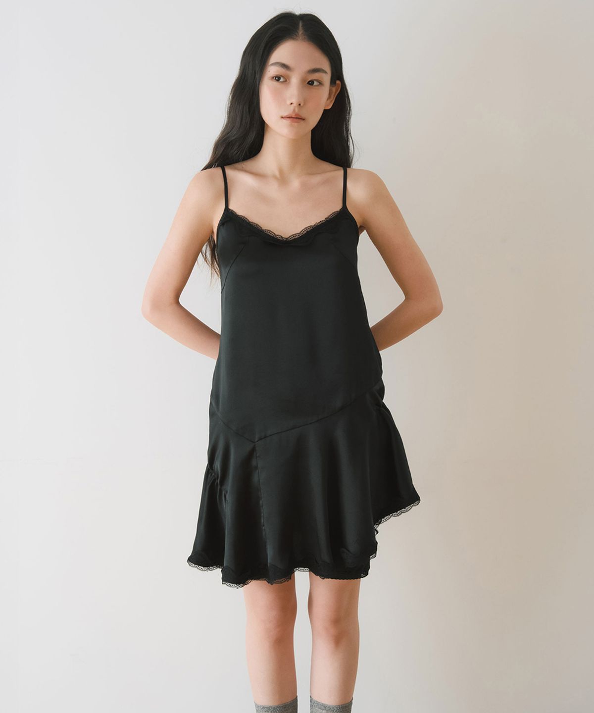 이어닝(YEARNING) LACE SHIRRING SLIP MINI DRESS, BLACK