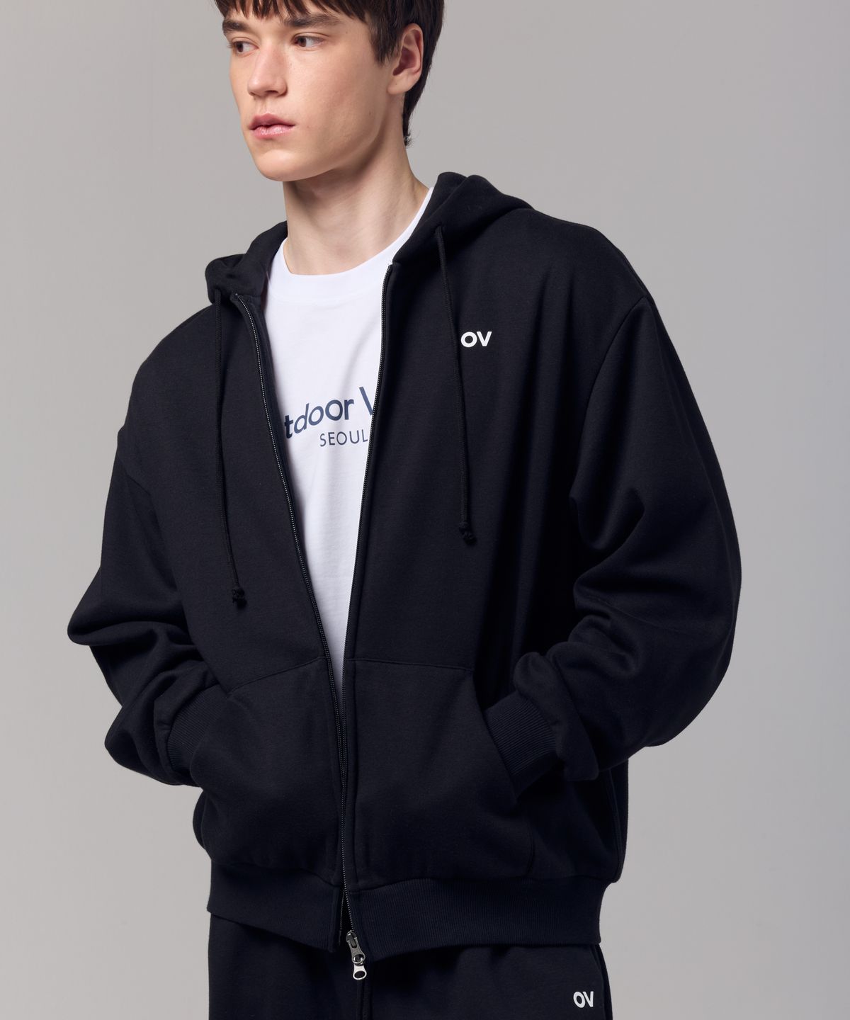 아웃도어 보이스(OUTDOOR VOICES) OV LOGO ZIP UP SWEAT HOODIE (BLACK)