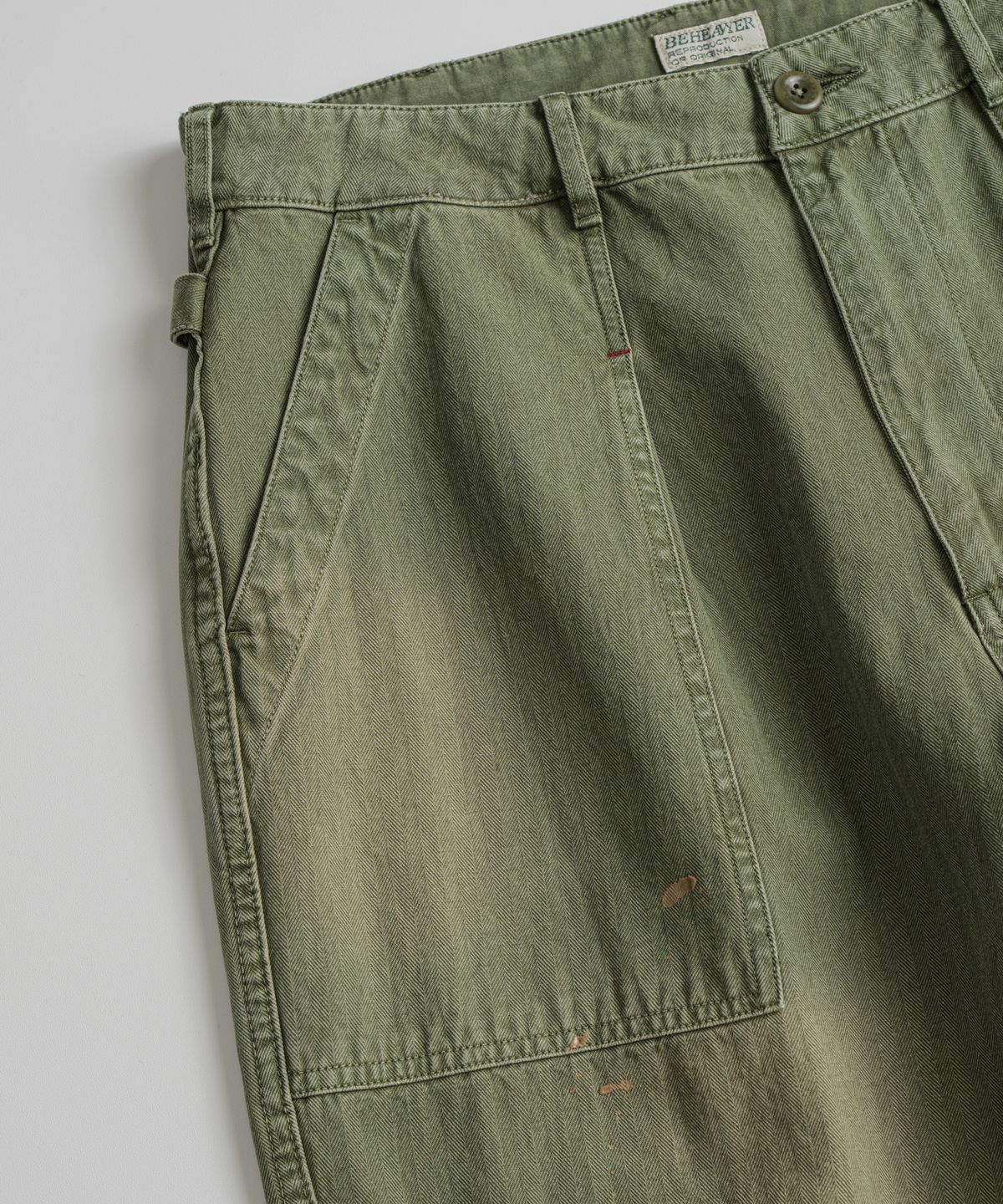 비헤비어(BEHEAVYER) USED HEMMED MIL PANTS olive drab