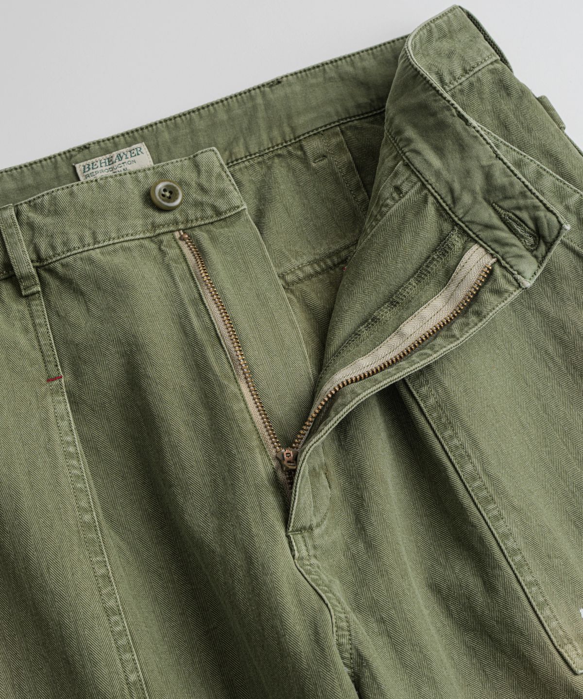 비헤비어(BEHEAVYER) USED HEMMED MIL PANTS olive drab