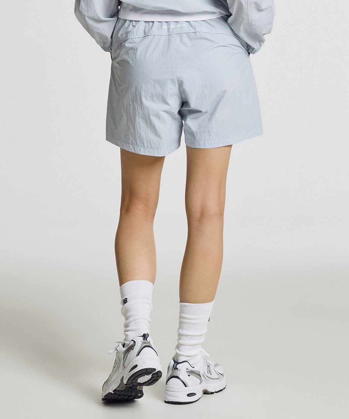 뉴발란스(NEW BALANCE) NBNVG2W412 / WOMEN 에센셜 경량 우븐 4부 쇼츠 (L/BLUE)