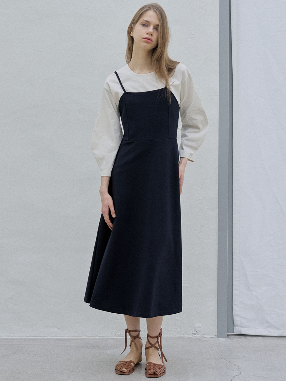 아방(AVANT-G) Wave Sleeve Round T-shirt - IVORY