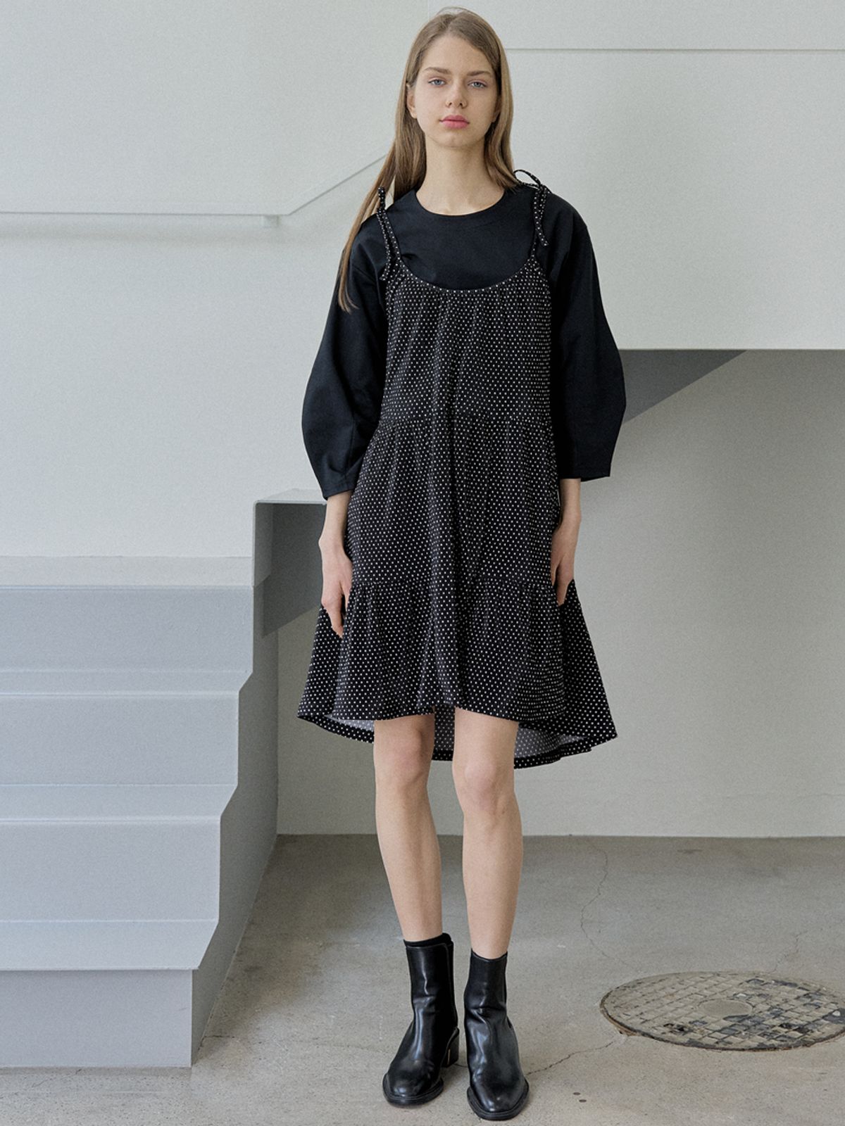 아방(AVANT-G) Wave Sleeve Round T-shirt - BLACK