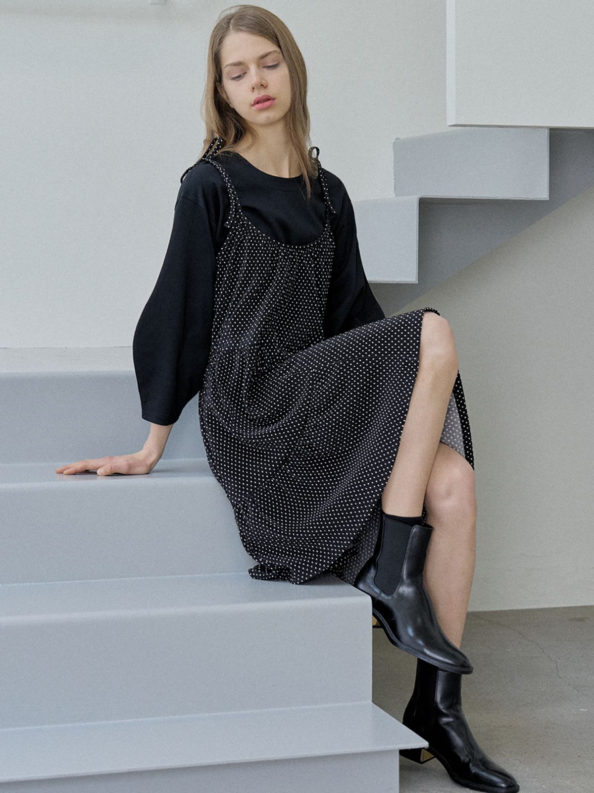 아방(AVANT-G) Dot Ribbon Shirring Mini Dress - BLACK