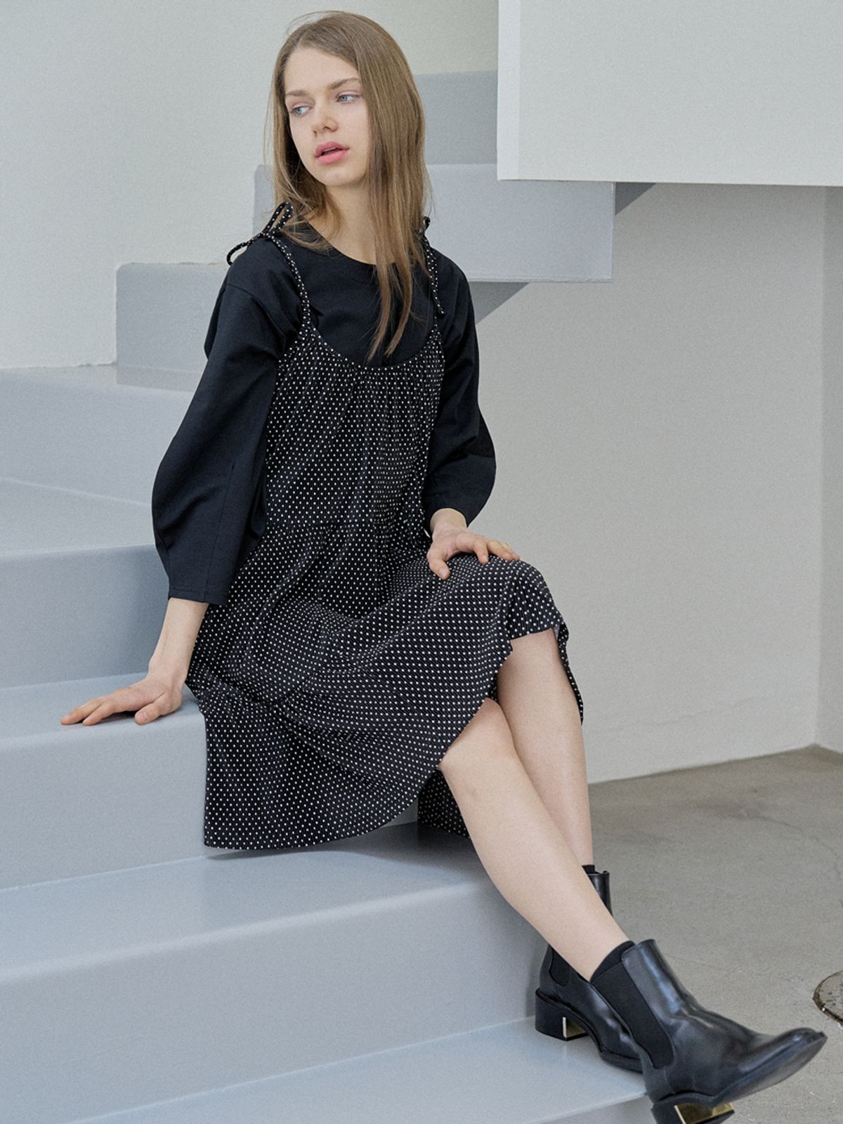 아방(AVANT-G) Dot Ribbon Shirring Mini Dress - BLACK