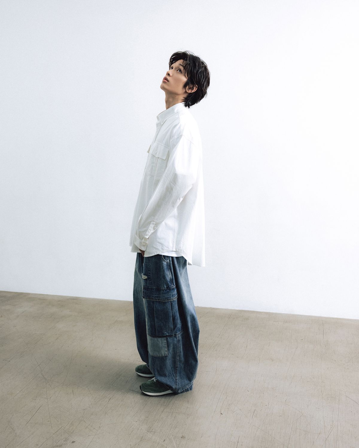 앵글런(ANGLAN) Distressed Cargo Denim Balloon Pants - Washed Blue