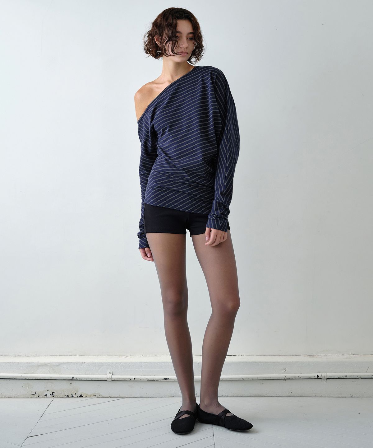 시메트릭 퍼센트(SYMMETRICPERCENT) Striped Unbalance Top / Navy