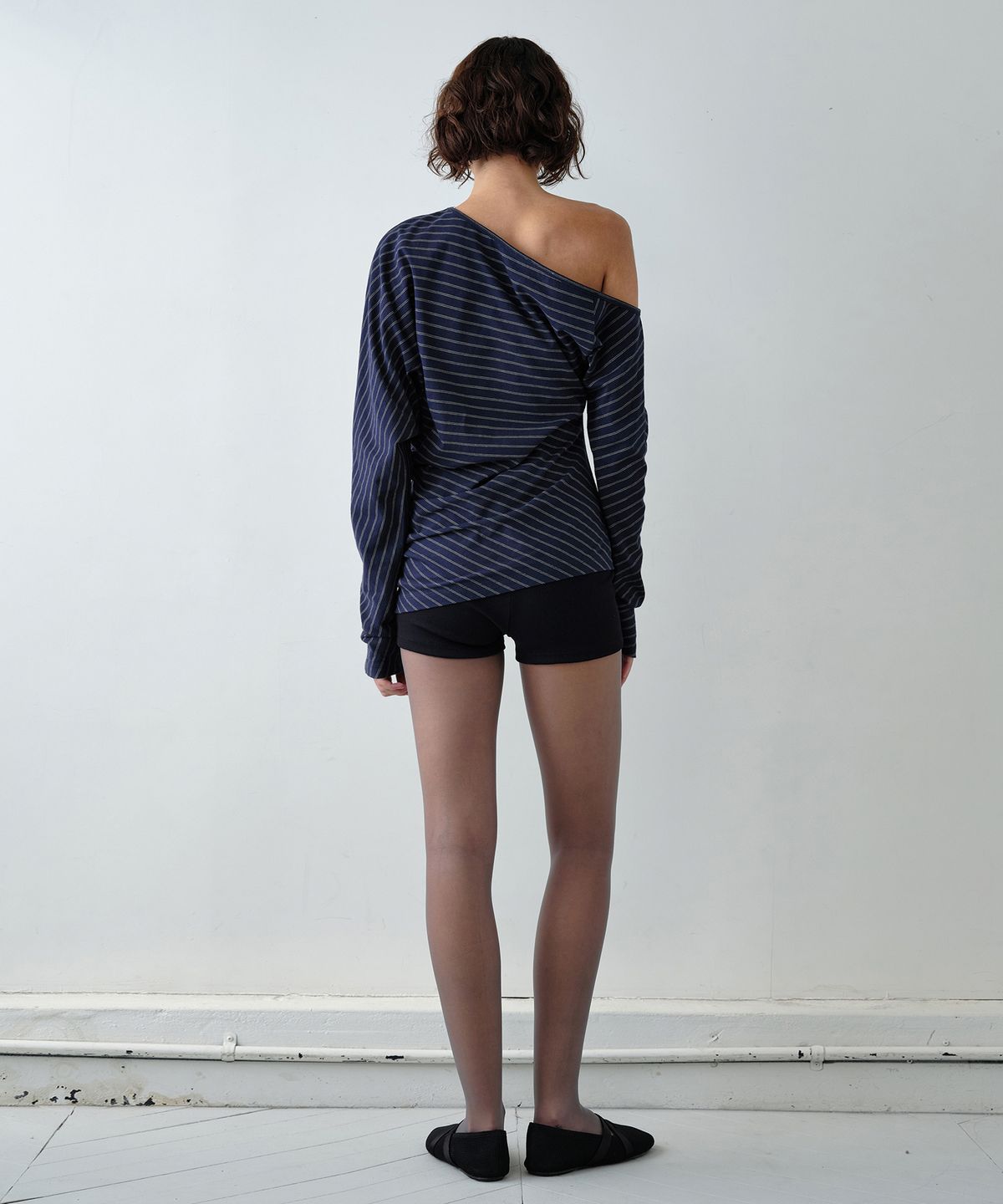 시메트릭 퍼센트(SYMMETRICPERCENT) Striped Unbalance Top / Navy