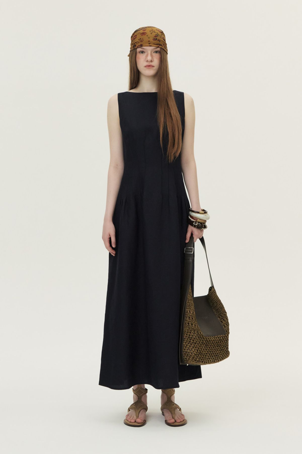 쿠메(KUMÉ) Linen Boat-Neck Pintucked Dress, Navy
