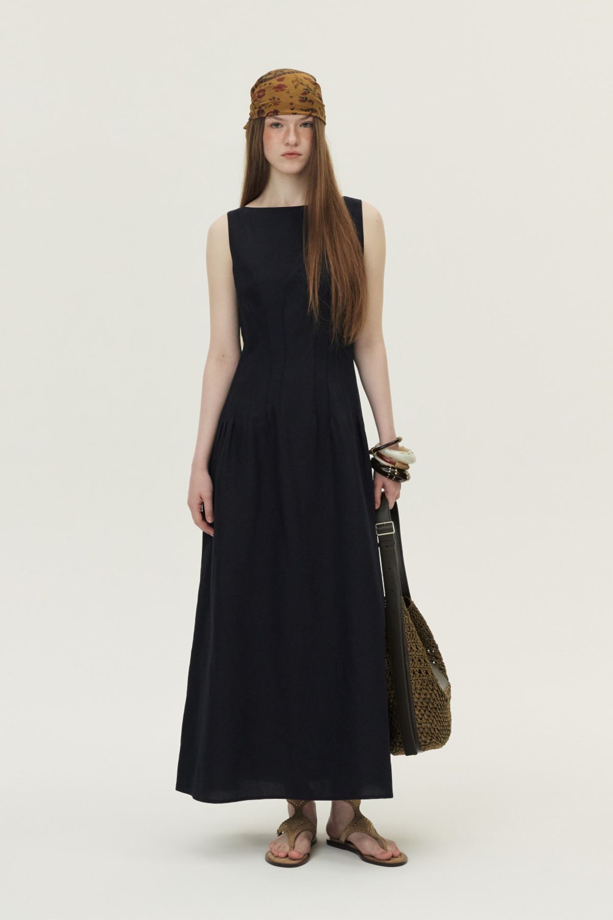 쿠메(KUMÉ) Linen Boat-Neck Pintucked Dress, Navy