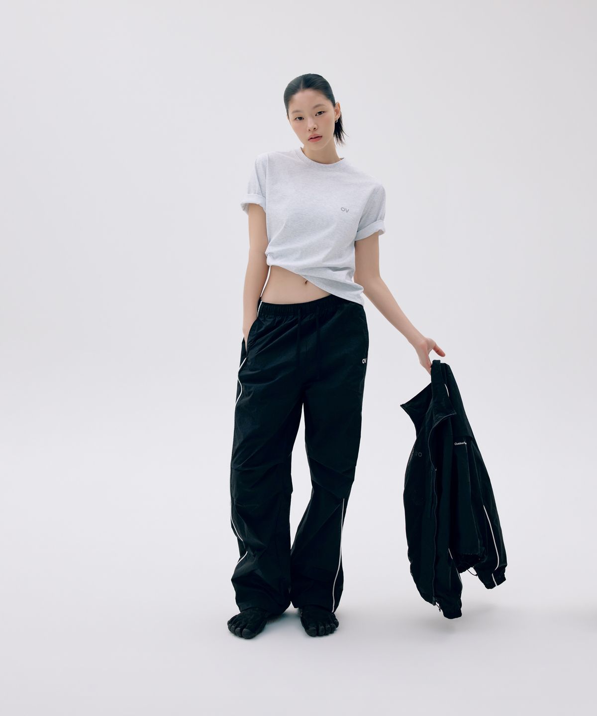 아웃도어 보이스(OUTDOOR VOICES) OV LOGO NYLON TRACK PANTS (OFF WHITE)