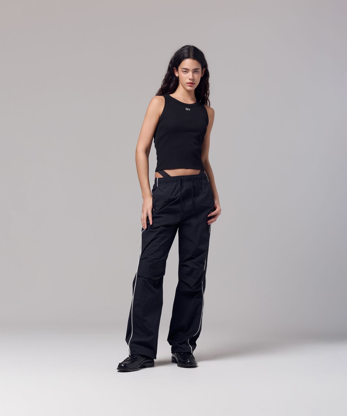아웃도어 보이스(OUTDOOR VOICES) OV LOGO NYLON TRACK PANTS (BLACK)