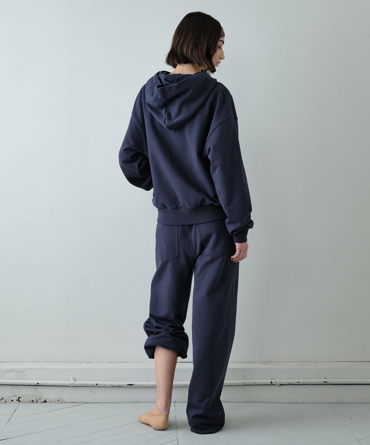 시메트릭 퍼센트(SYMMETRICPERCENT) Logo Zip-up Hoodie / Navy