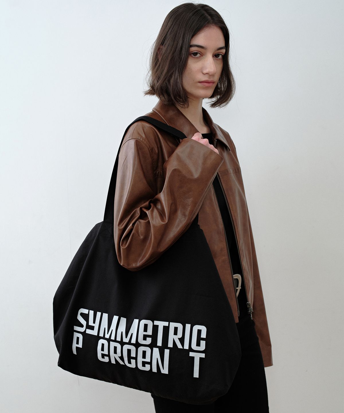 시메트릭 퍼센트(SYMMETRICPERCENT) Color Logo Cotton Bag / Black
