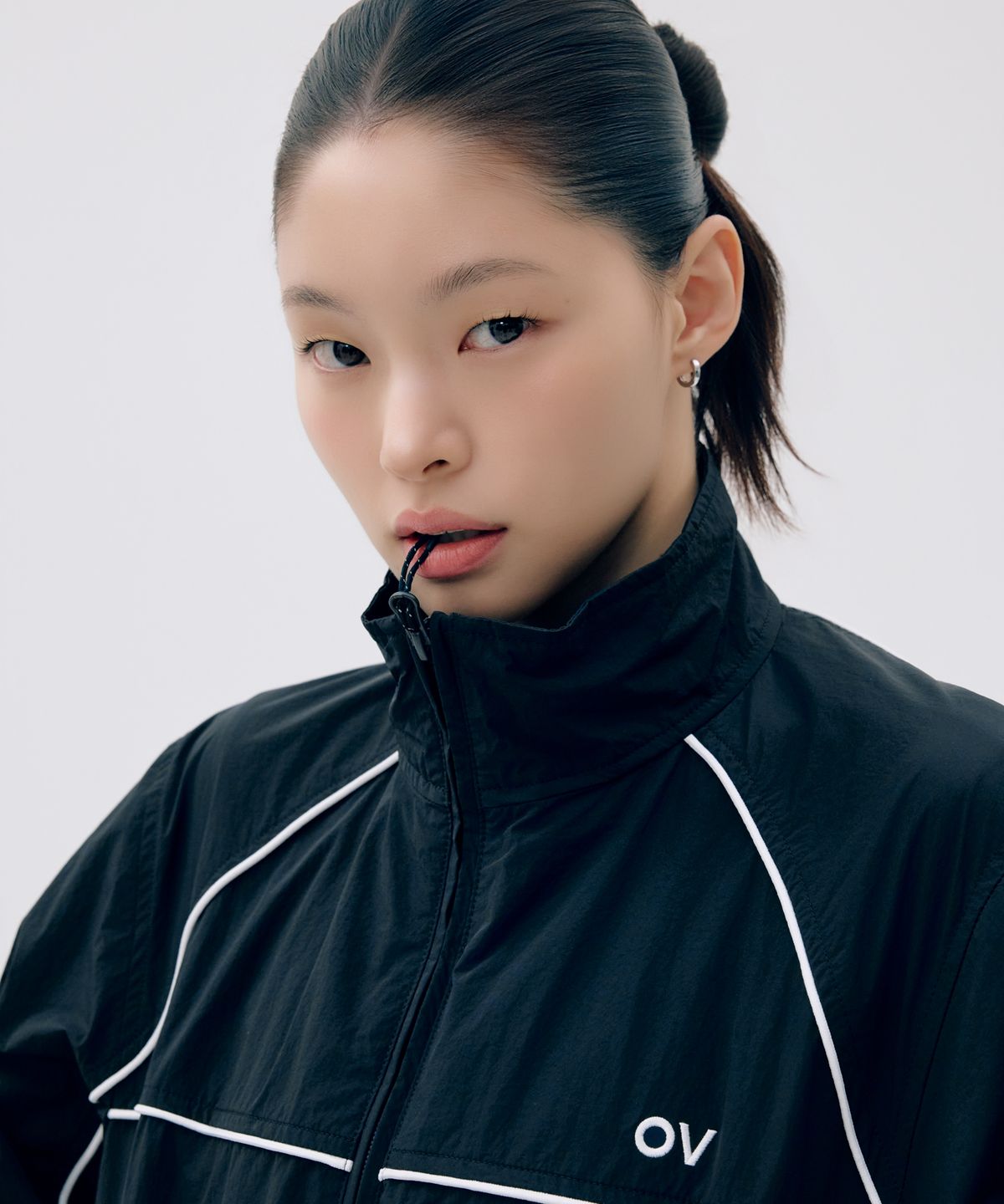 아웃도어 보이스(OUTDOOR VOICES) OV LOGO NYLON TRACK JACKET (BLACK)