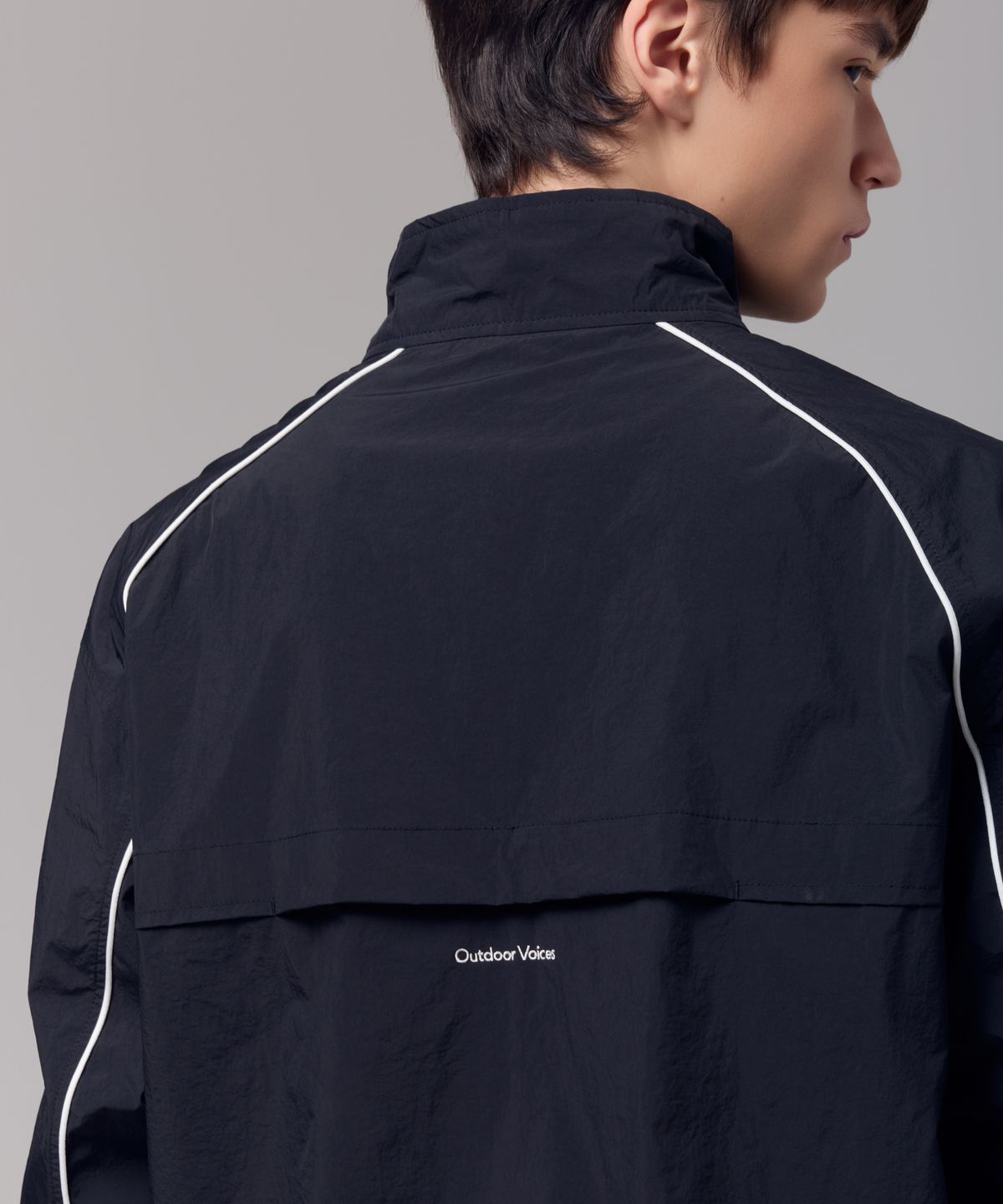 아웃도어 보이스(OUTDOOR VOICES) OV LOGO NYLON TRACK JACKET (BLACK)