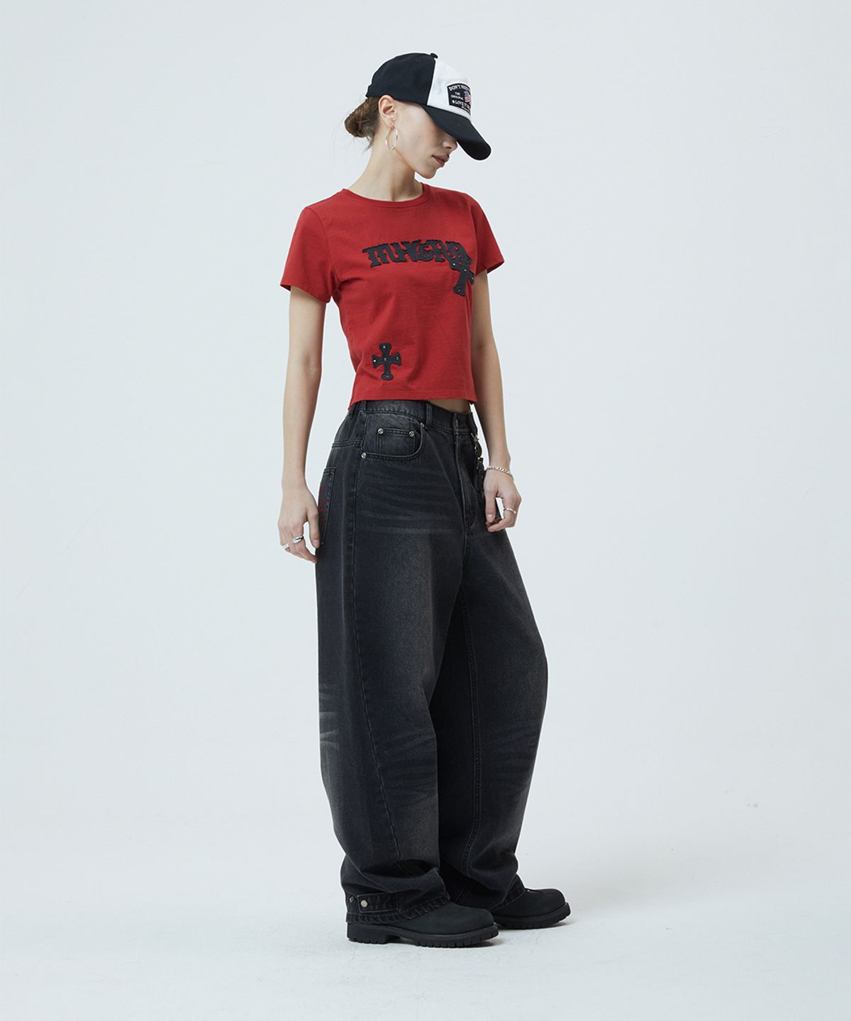 마하그리드(MAHAGRID) GOTHIC APPLIQUE CROP TEE WHITE(MG2GMFT530A)