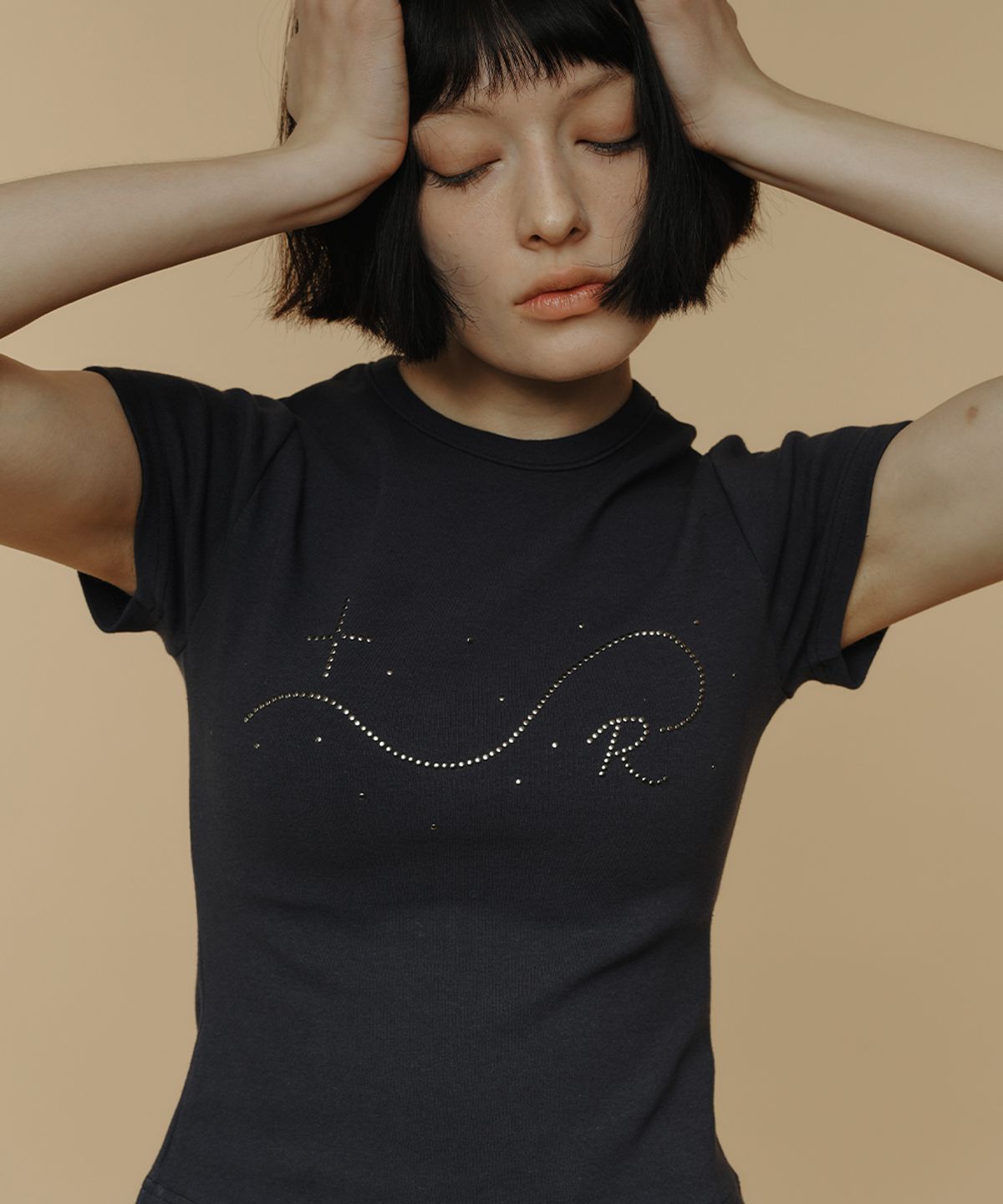 로맨티누어(ROMANTINUER) Signature R Wave Crop Cotton T-Shirt (Navy)