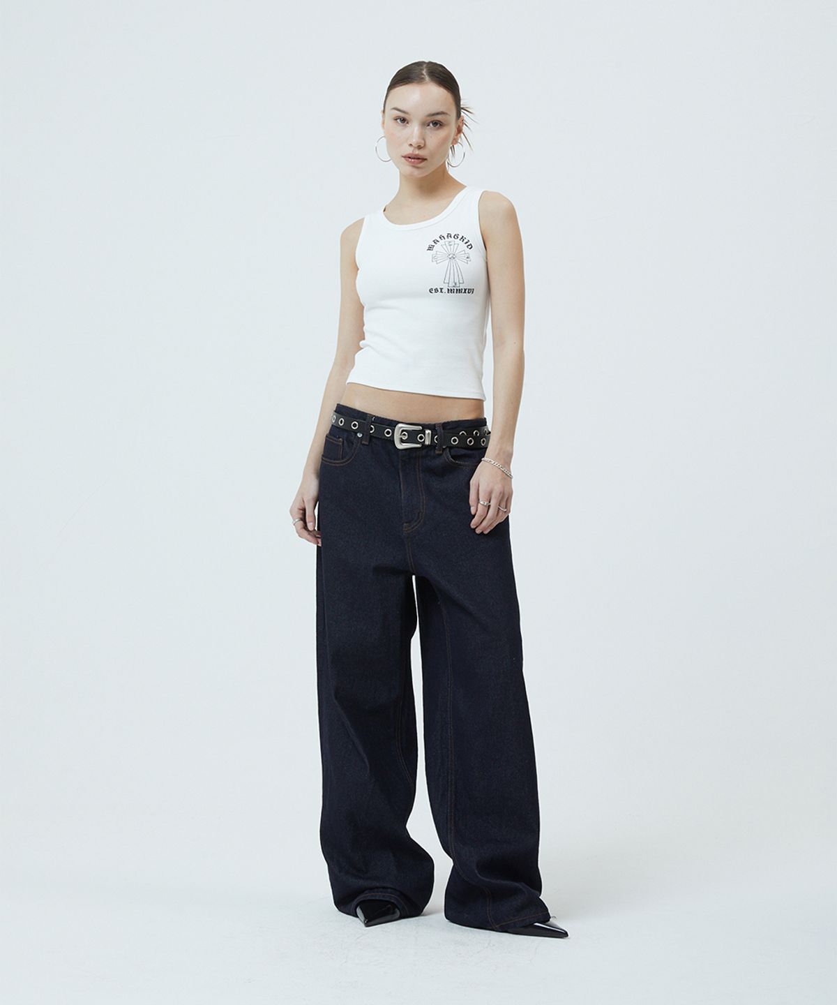 마하그리드(MAHAGRID) CROSS STUD TANK TOP WHITE(MG2GMFT546A)