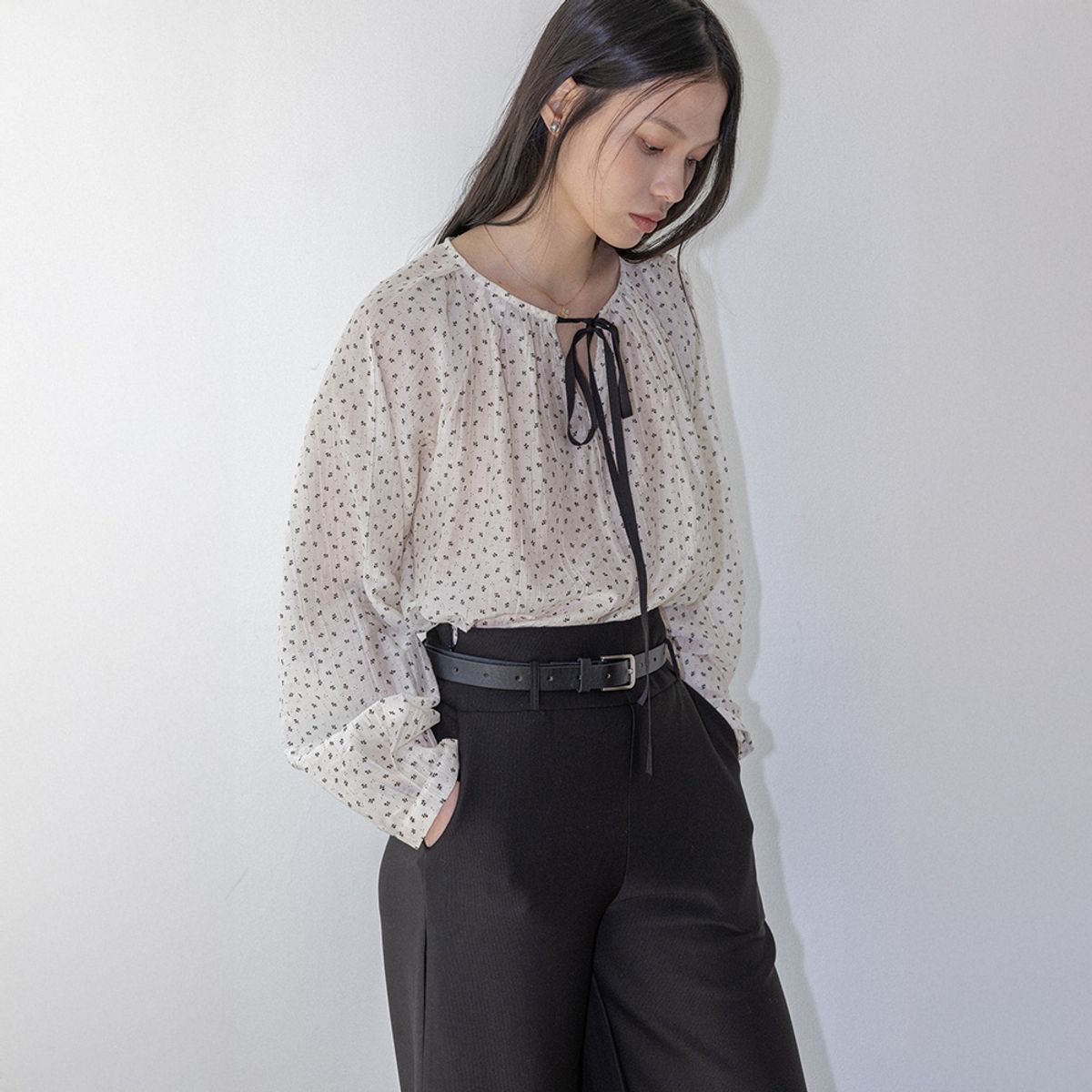 랭썬(LANGSON) LS_Ribbon tie flower blouse_IVORY
