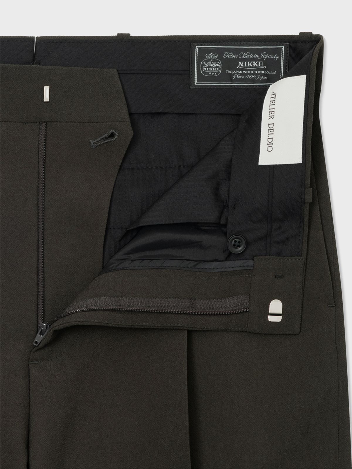 아틀리에 델디오(ATELIER DELDIO) 트로피컬 울 도비 테일러드 팬츠 (DARK KHAKI)