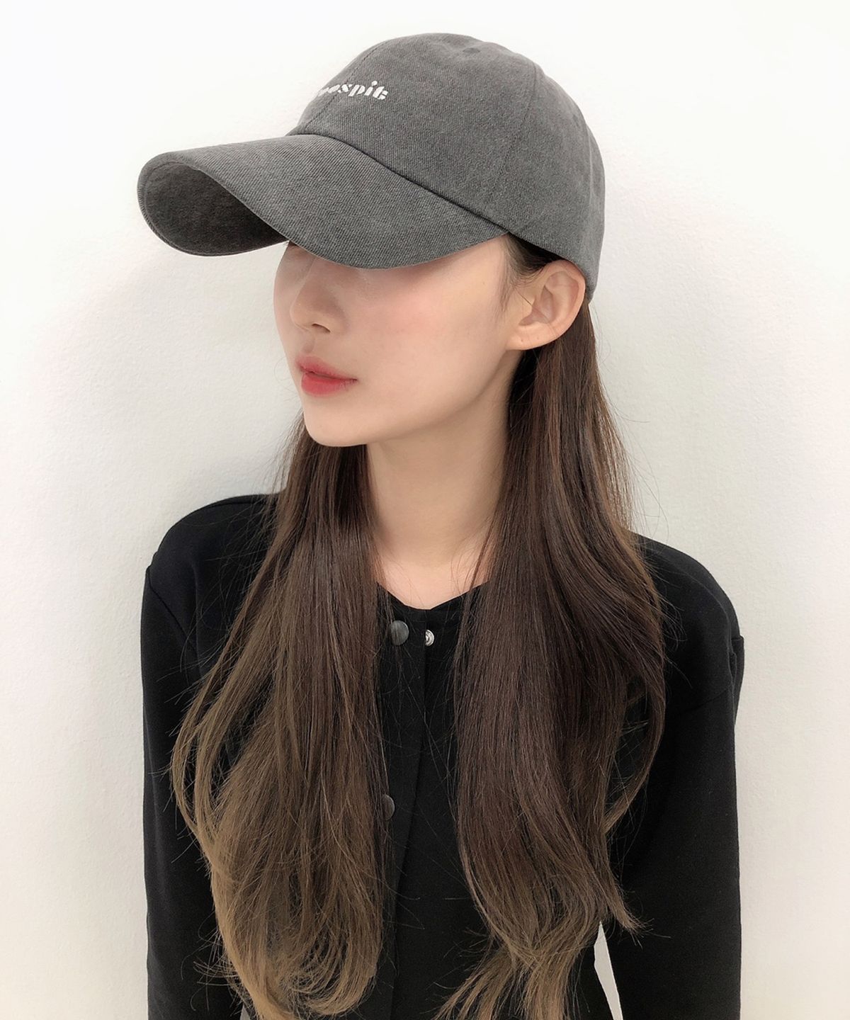 투에스핏(TOOSPIT) 피그먼트 레터링 자수 볼캡 (그레이)