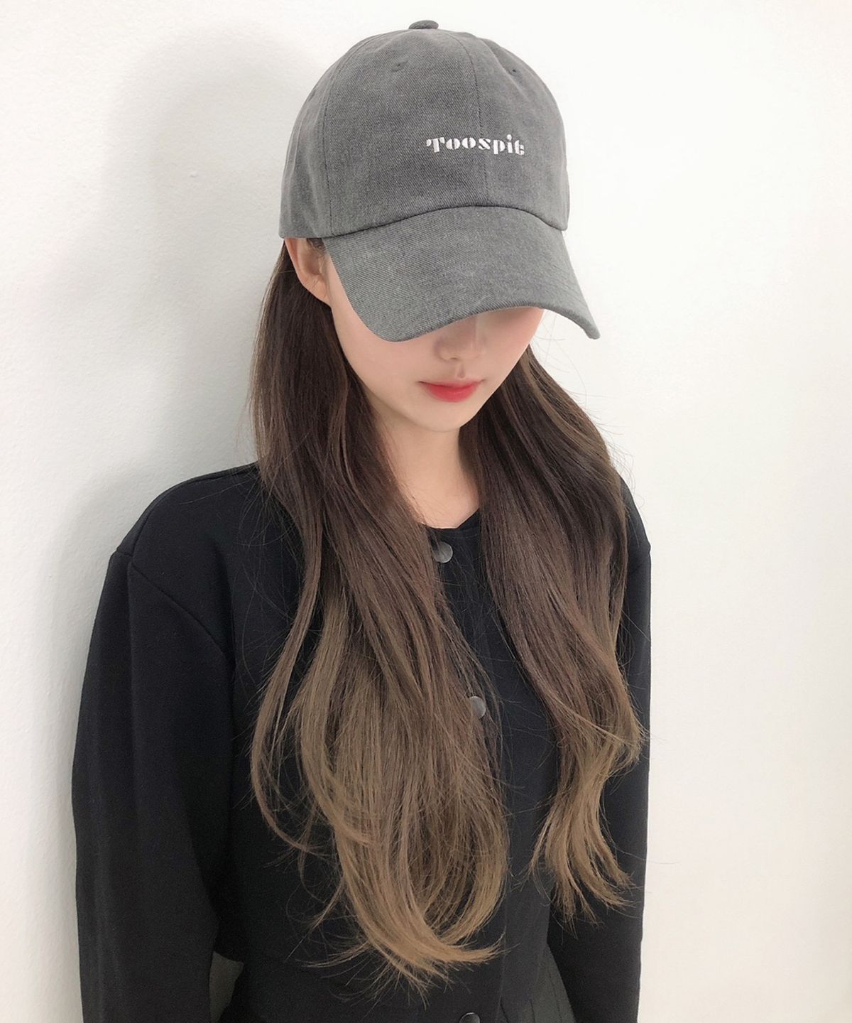 투에스핏(TOOSPIT) 피그먼트 레터링 자수 볼캡 (그레이)
