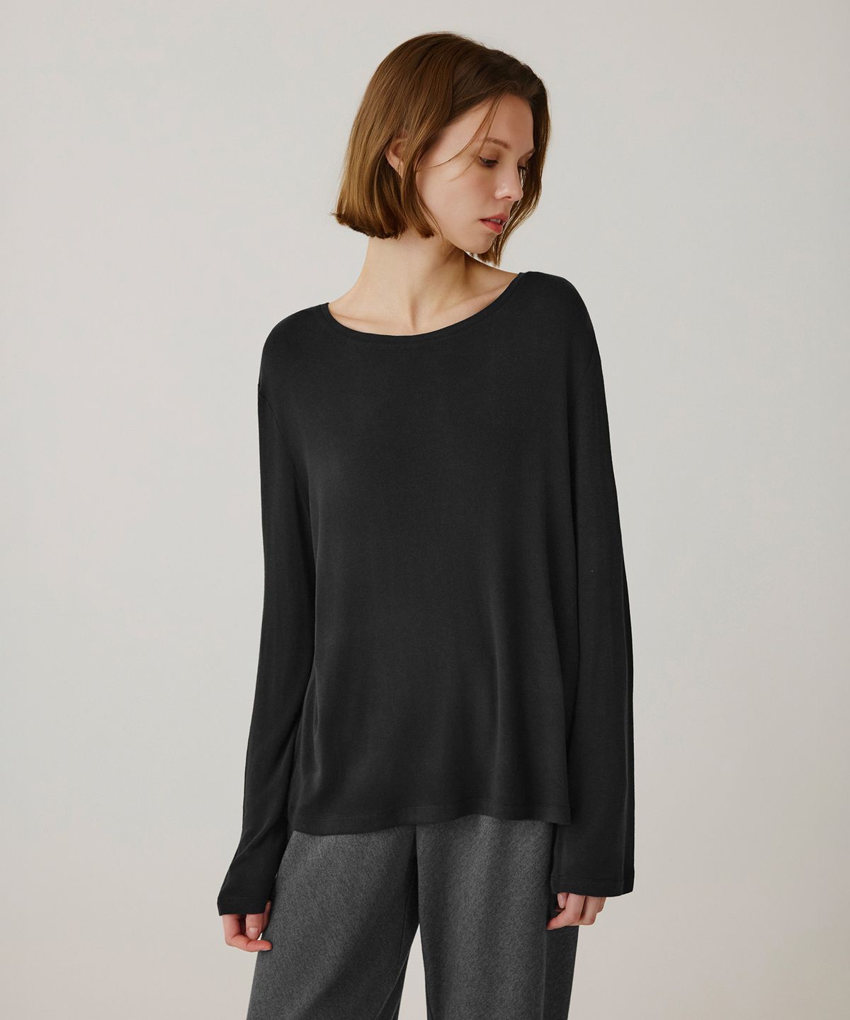 시야쥬(SIYAZU) SITP5253 실키 루즈 핏 티셔츠_Black