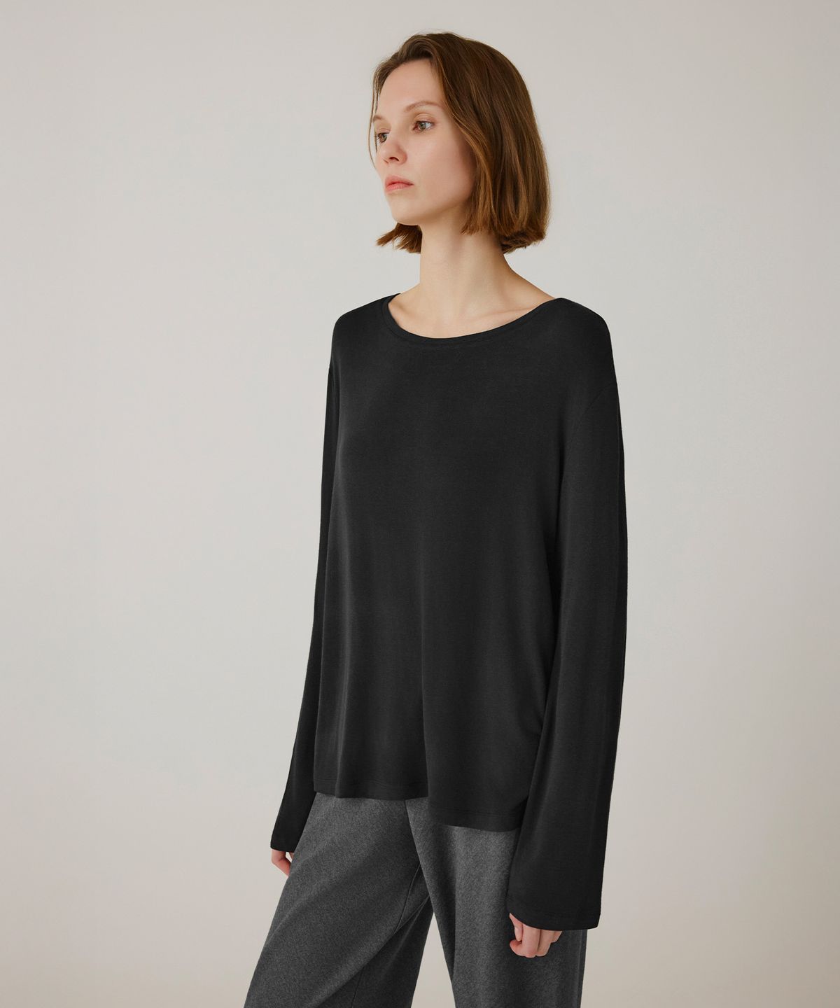 시야쥬(SIYAZU) SITP5253 실키 루즈 핏 티셔츠_Black