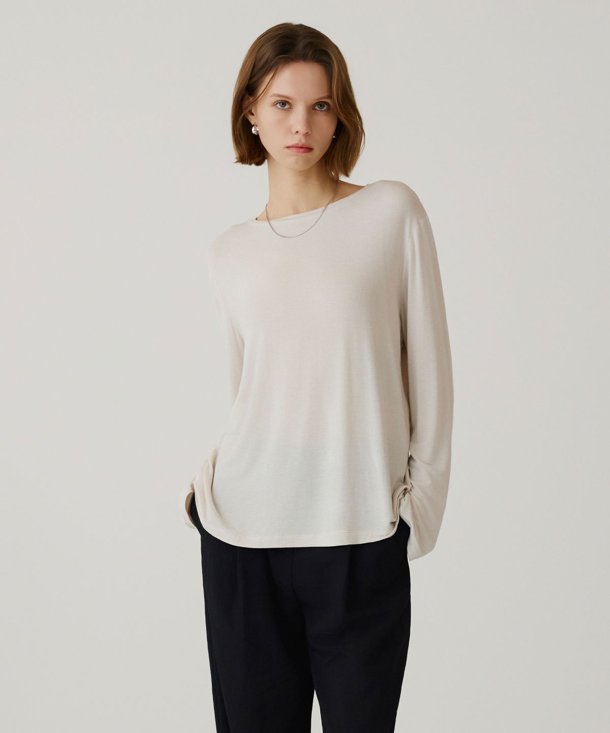 시야쥬(SIYAZU) SITP5253 실키 루즈 핏 티셔츠_Light beige