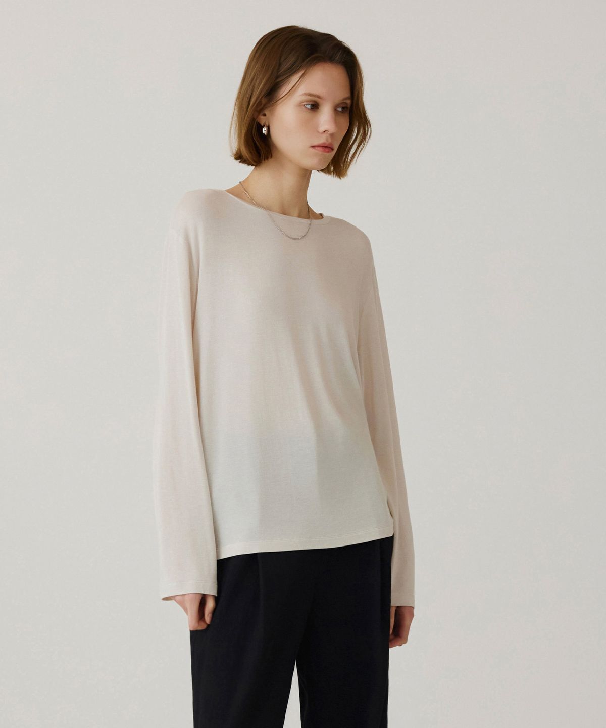 시야쥬(SIYAZU) SITP5253 실키 루즈 핏 티셔츠_Light beige