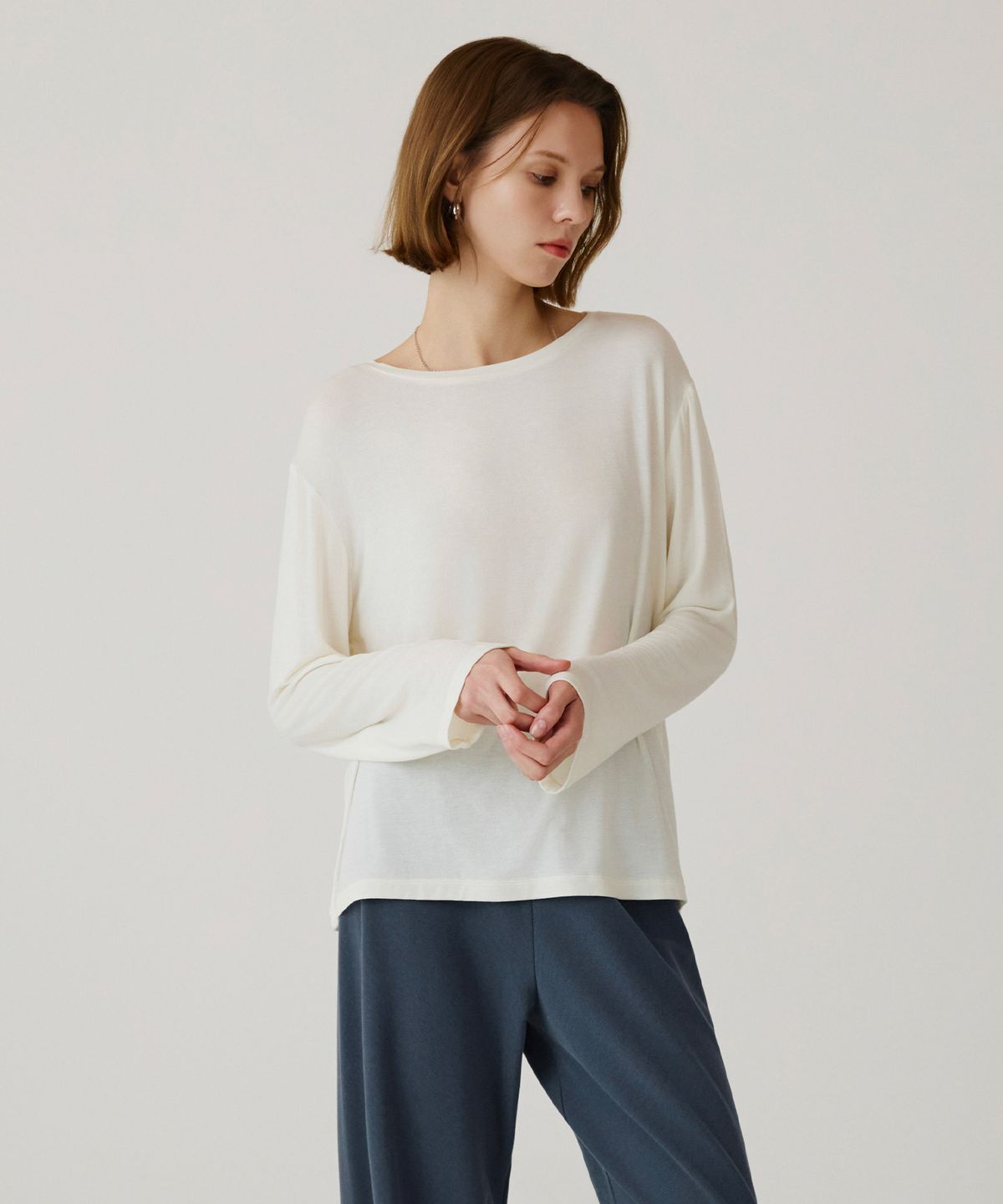 시야쥬(SIYAZU) SITP5253 실키 루즈 핏 티셔츠_Ivory