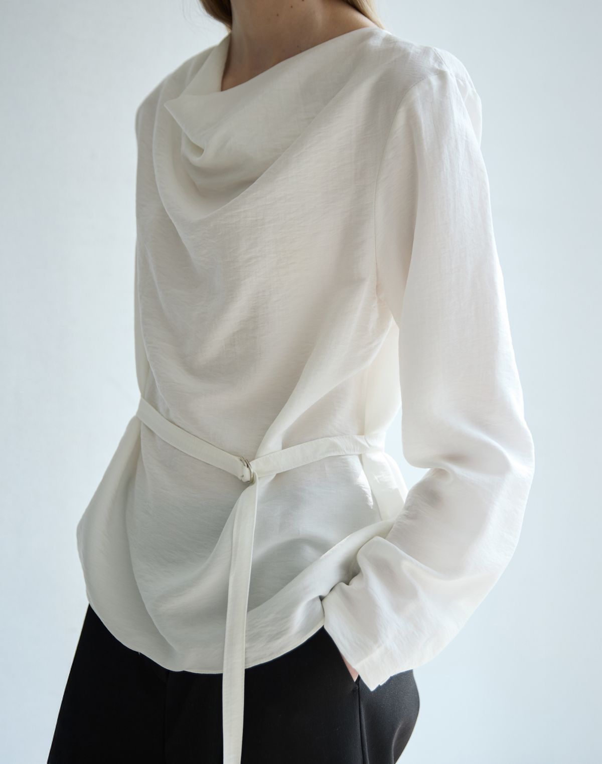 누토프(NUTOFFE) Cowl Neck Blouse_Ivory