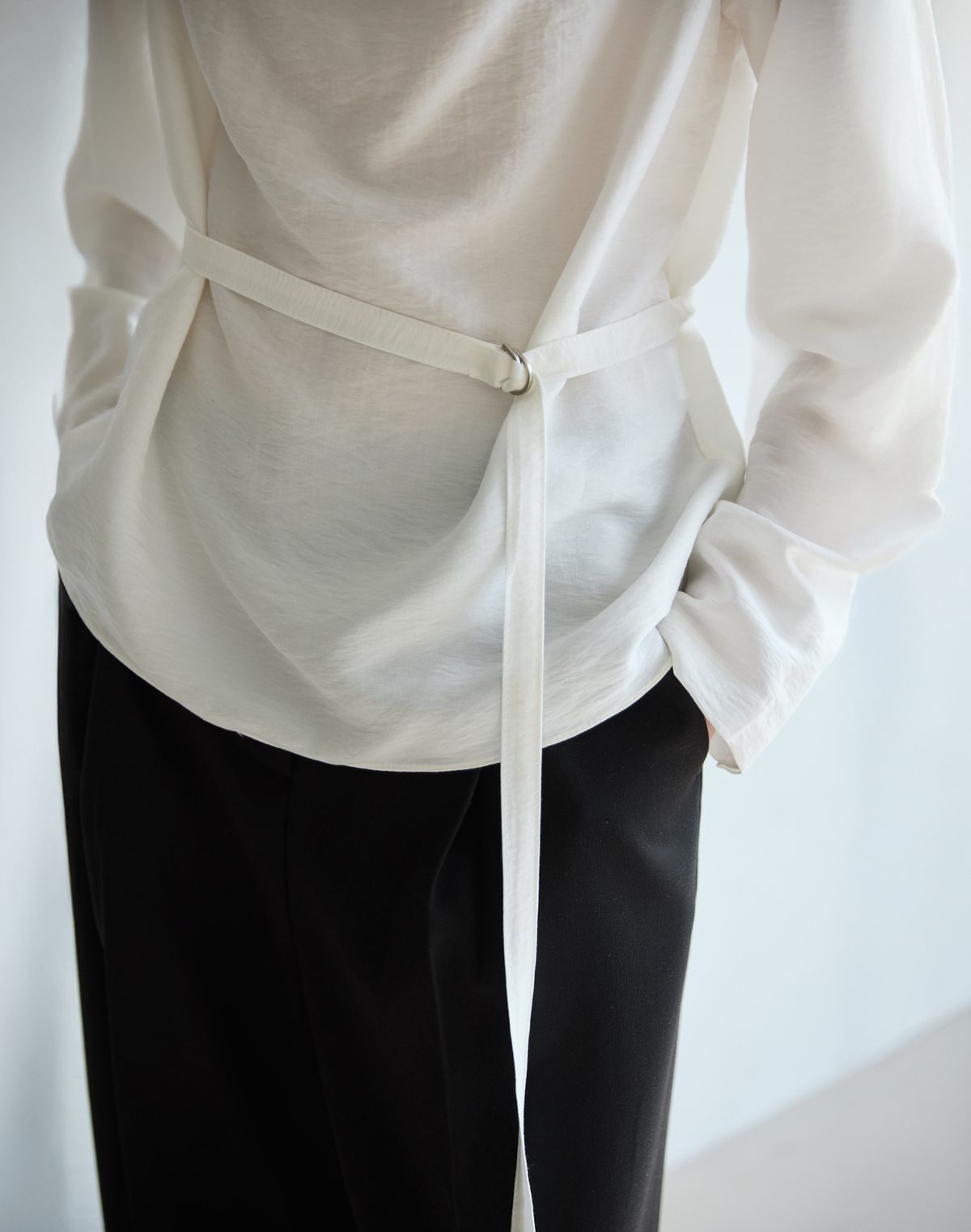 누토프(NUTOFFE) Cowl Neck Blouse_Ivory