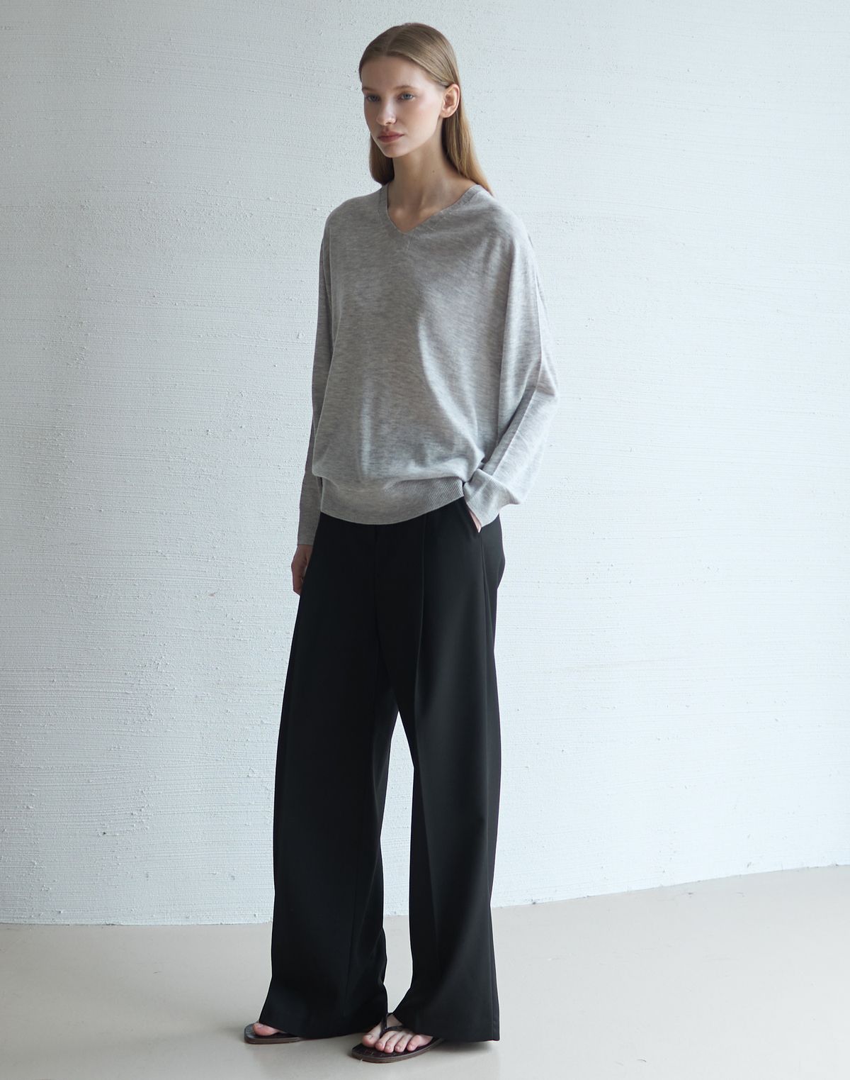 누토프(NUTOFFE) Wholegarment Wool V-Neck Knit_Gray