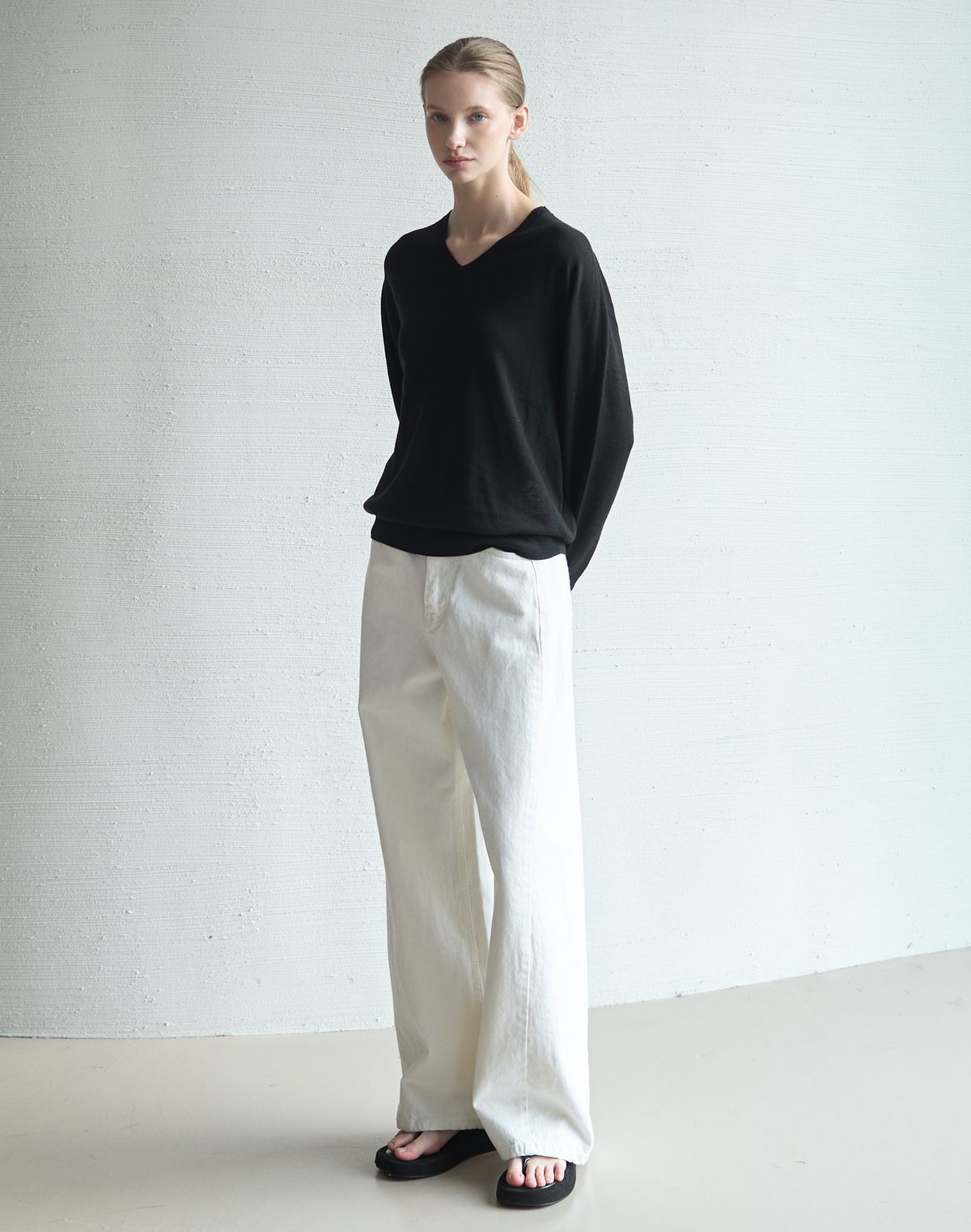 누토프(NUTOFFE) Wholegarment Wool V-Neck Knit_Black