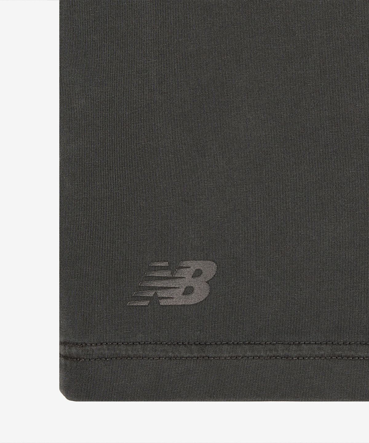 뉴발란스(NEW BALANCE) NBNEG31203 / UNI 에센셜 스몰로고 반팔티 (CHARCOAL)