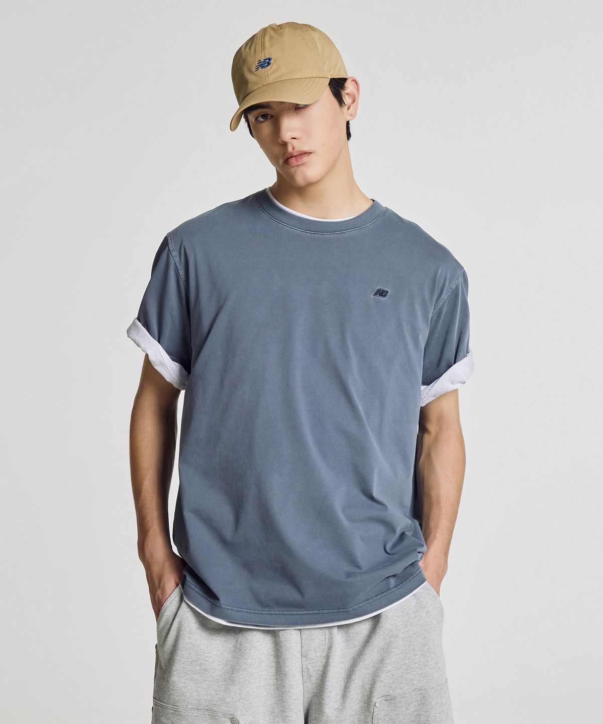 뉴발란스(NEW BALANCE) NBNEG31203 / UNI 에센셜 스몰로고 반팔티 (D/BLUE)