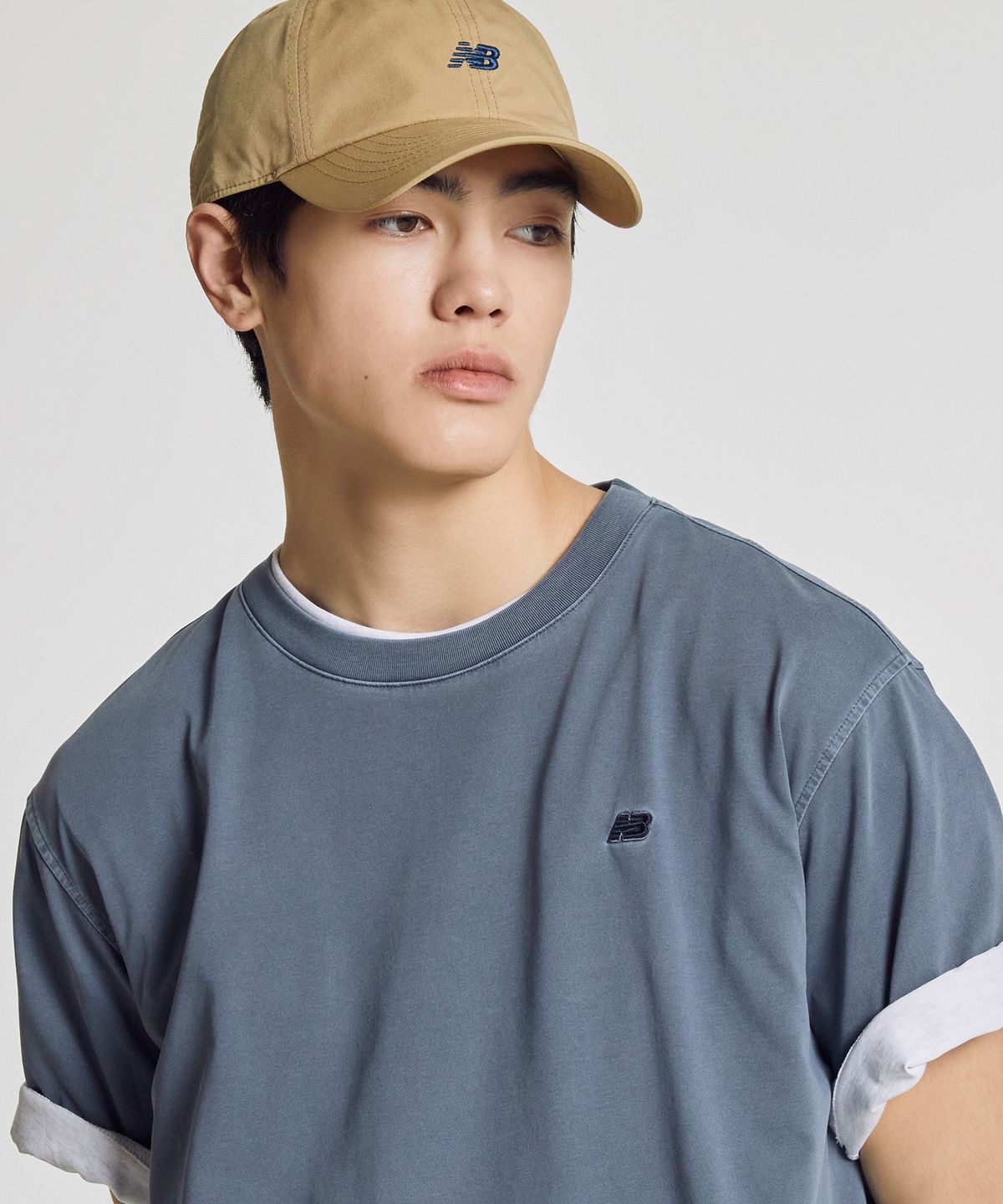 뉴발란스(NEW BALANCE) NBNEG31203 / UNI 에센셜 스몰로고 반팔티 (D/BLUE)