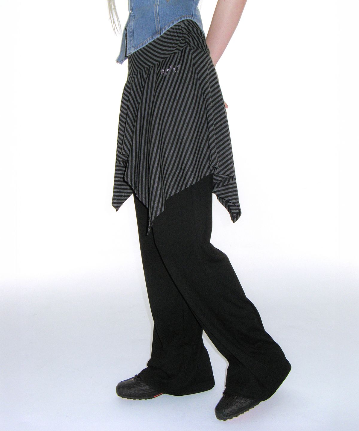 아메스 월드와이드(AMES-WORLDWIDE) UNBALANCE LAYERED SKIRT PANTS BLACK