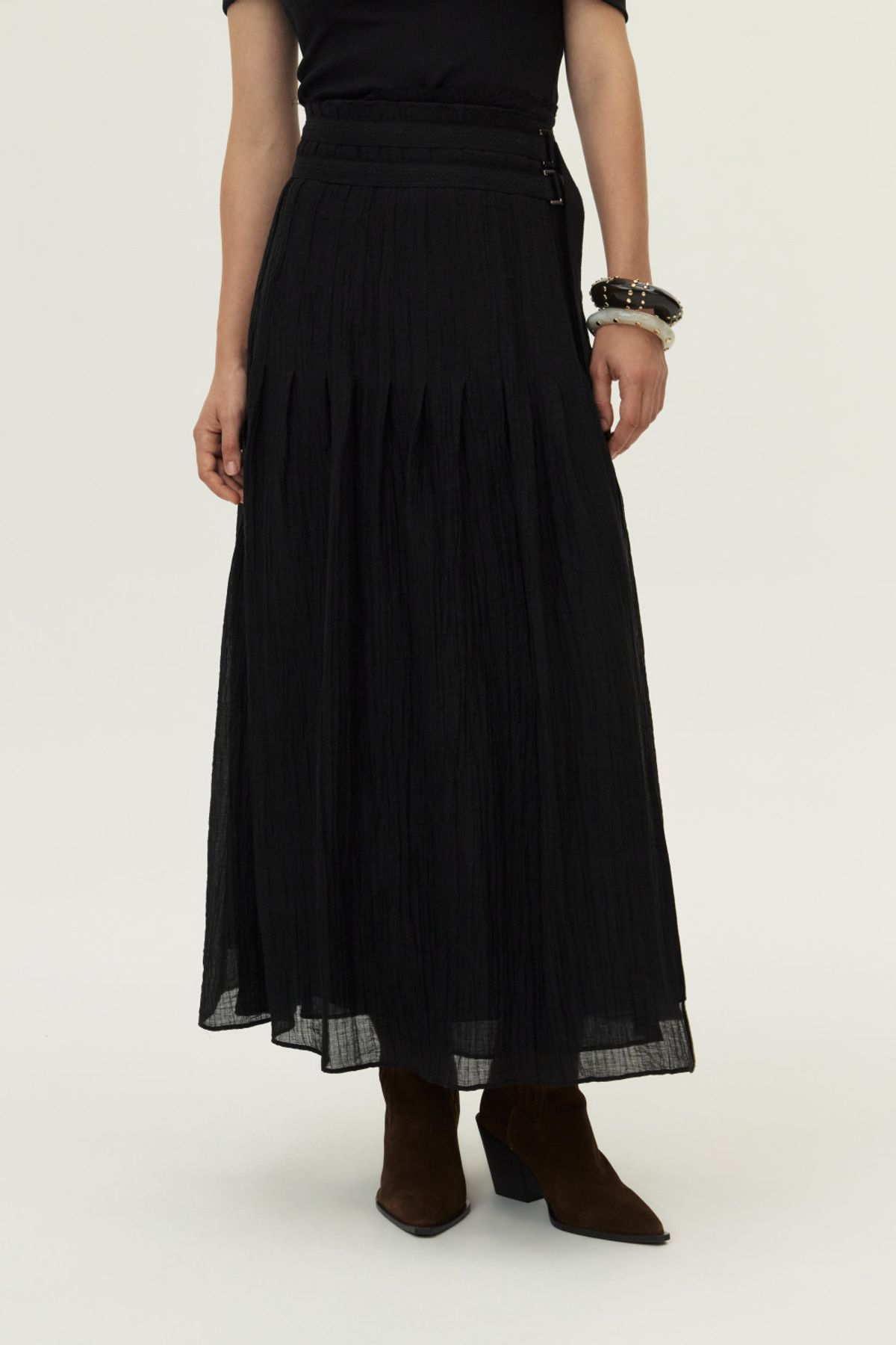 쿠메(KUMÉ) Crinkled Tencel Wrap Skirt, Black