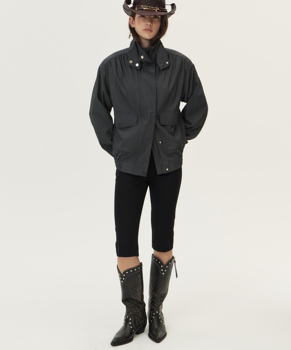 쿠메(KUMÉ) Back Slit Capri Pants, Black